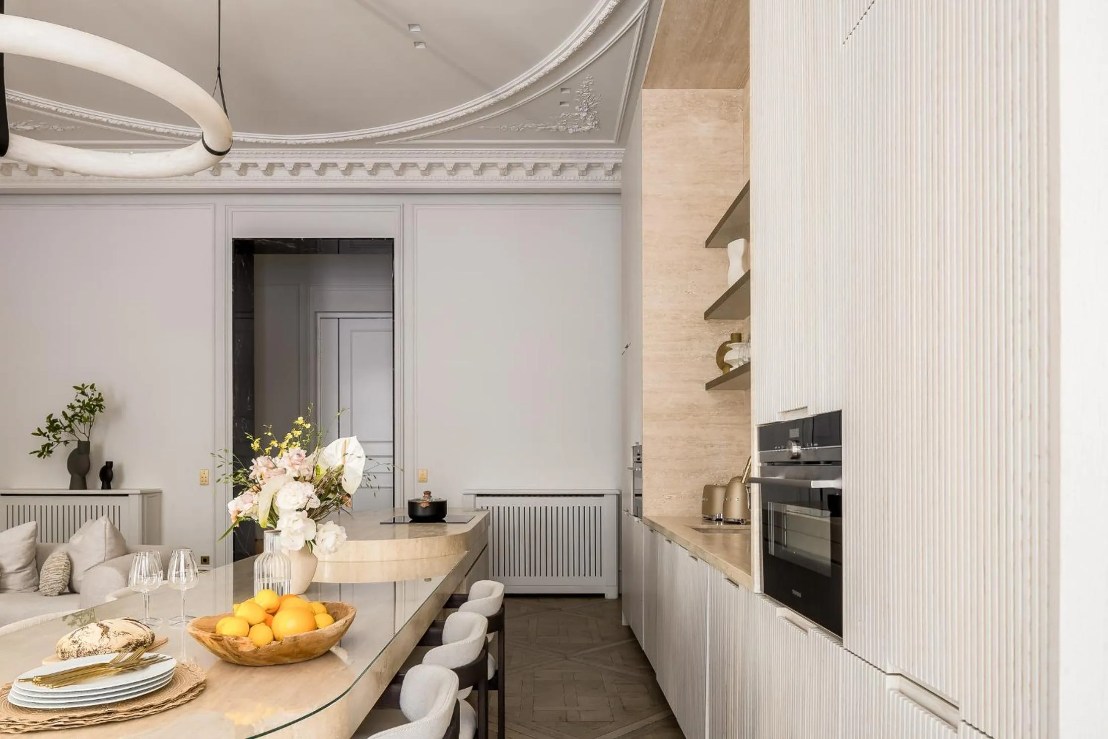 Kitchen or kitchenette in HIGHSTAY - Luxury Serviced Apartments - Louvre