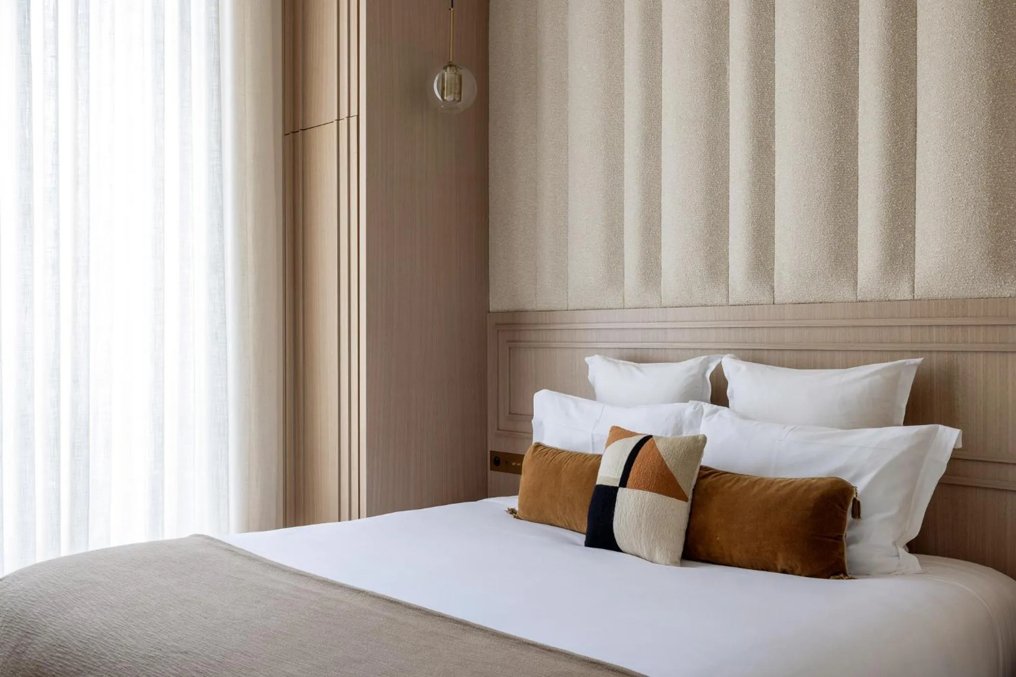 Bed in HIGHSTAY - Luxury Serviced Apartments - Louvre