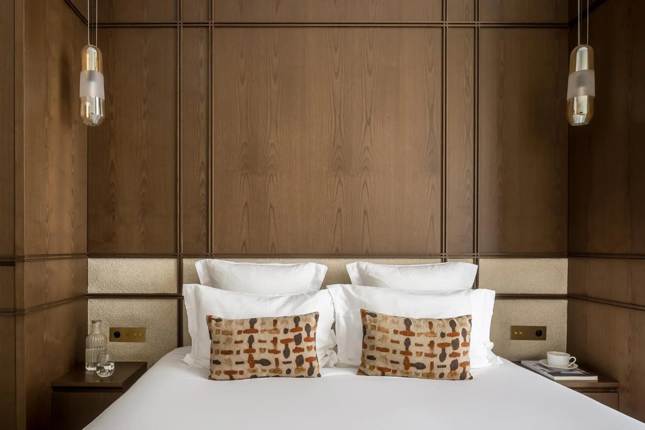 Bed in HIGHSTAY - Luxury Serviced Apartments - Louvre