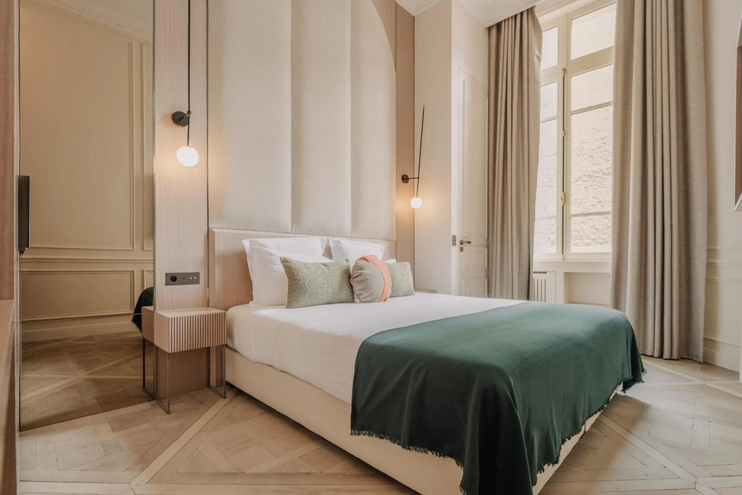 Bedroom, Bed in HIGHSTAY - Luxury Serviced Apartments - Louvre