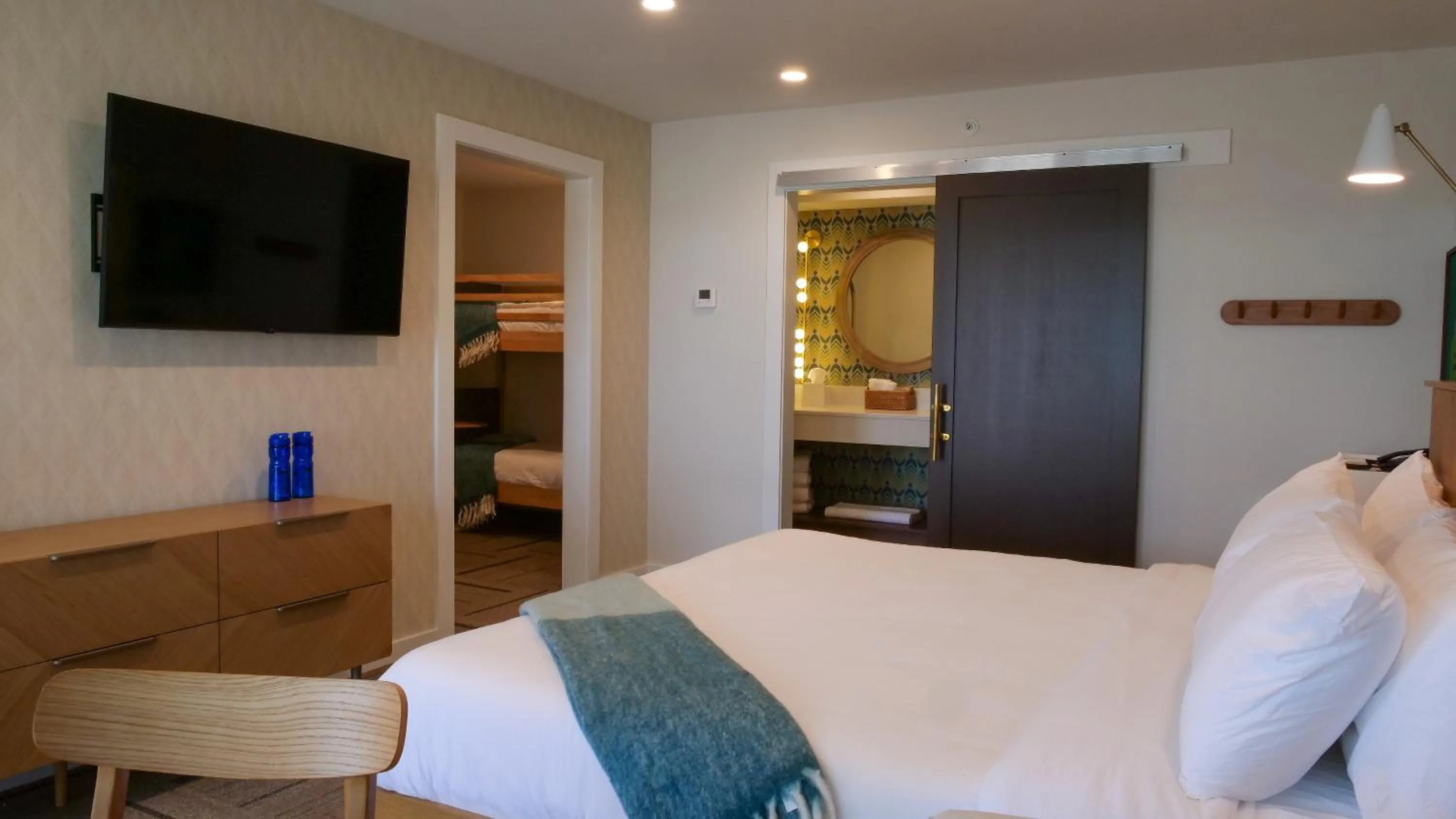 Bedroom, Bed in Oceaneer Hotel