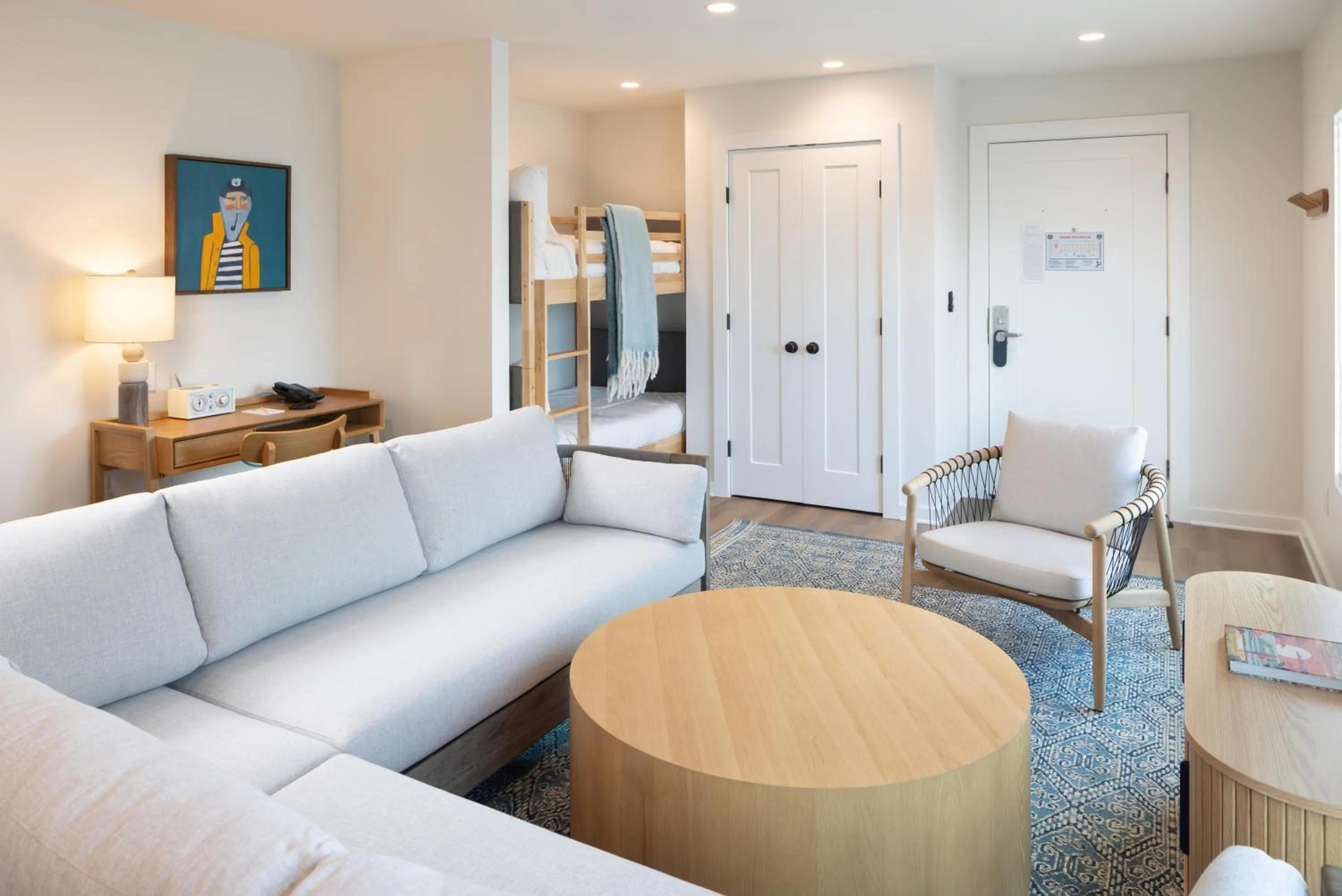 Living room in Oceaneer Hotel