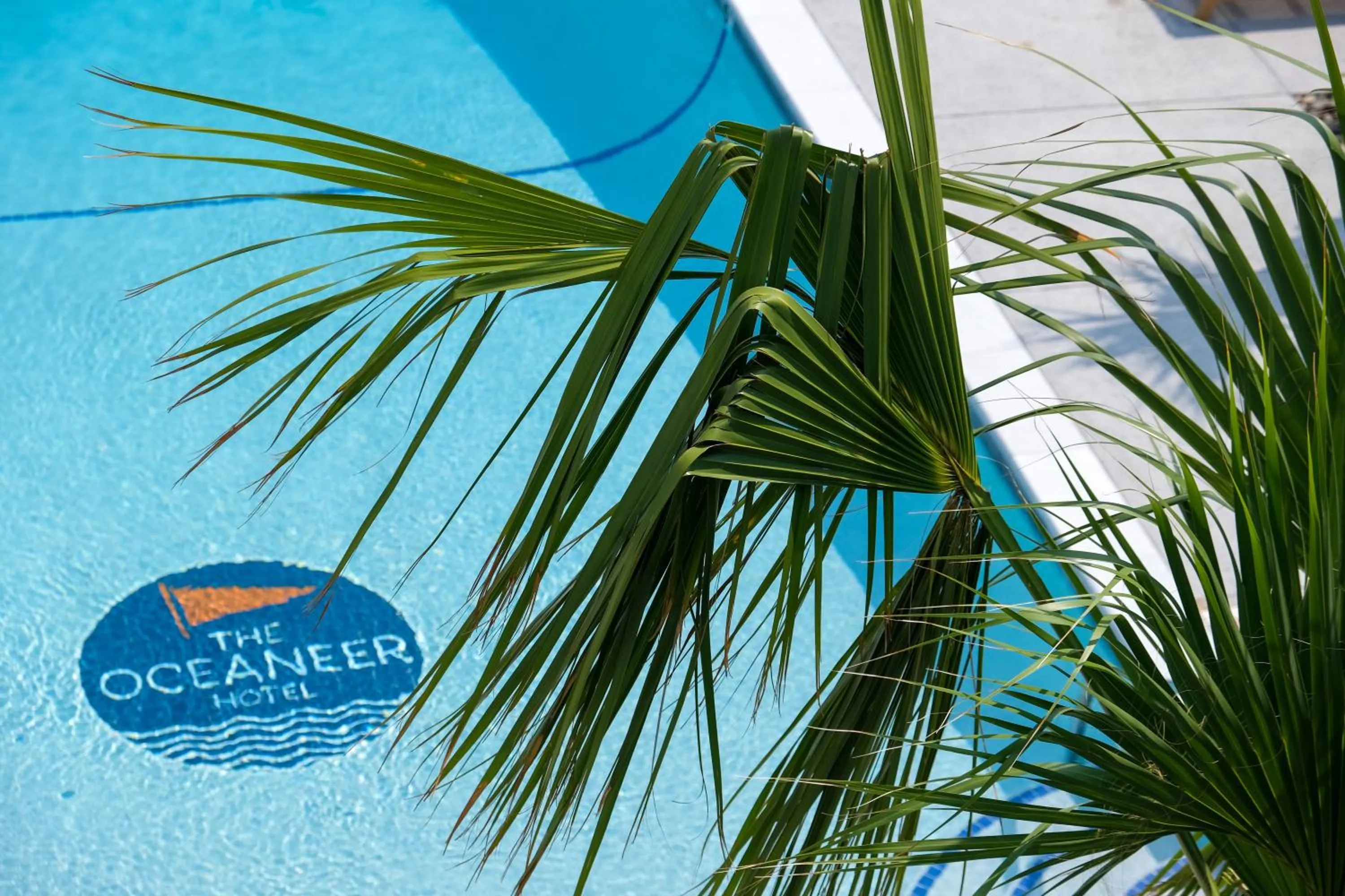 Swimming pool in Oceaneer Hotel