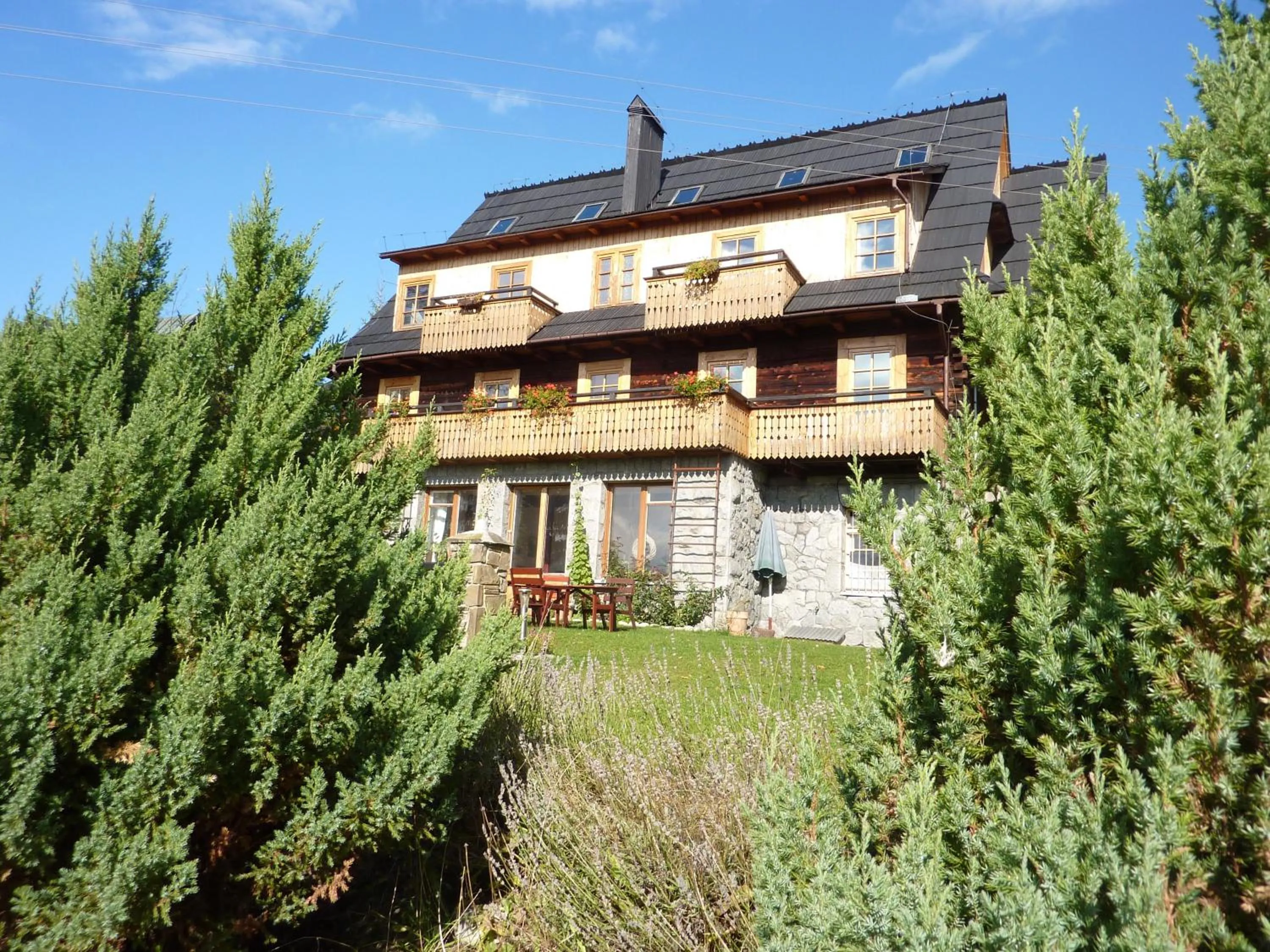 Area and facilities in Willa Litka