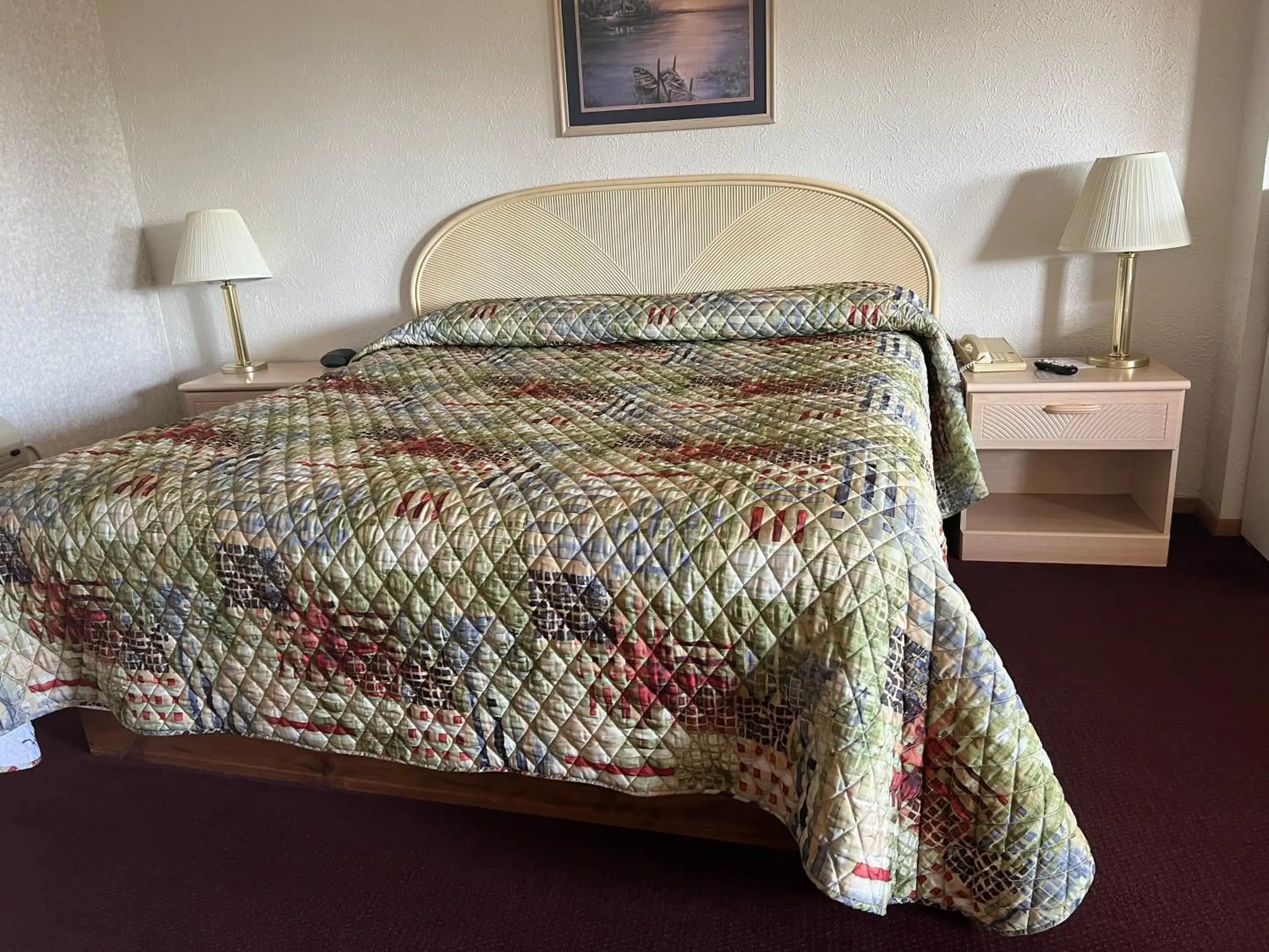 King Room with Lake View in Gray Wolf Lodge King Room with Lake View in Gray Wolf Lodge