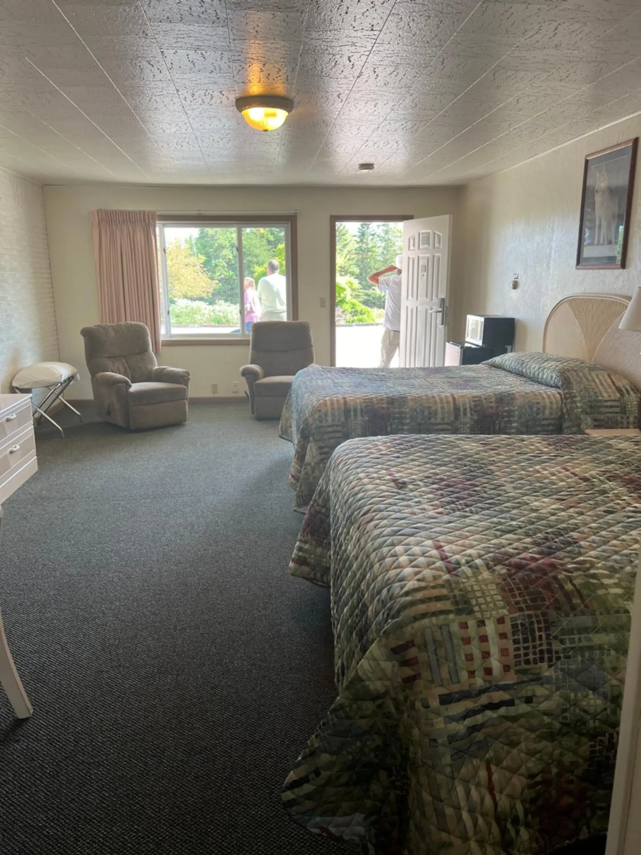Queen Room with Two Queen Beds in Gray Wolf Lodge Queen Room with Two Queen Beds in Gray Wolf Lodge