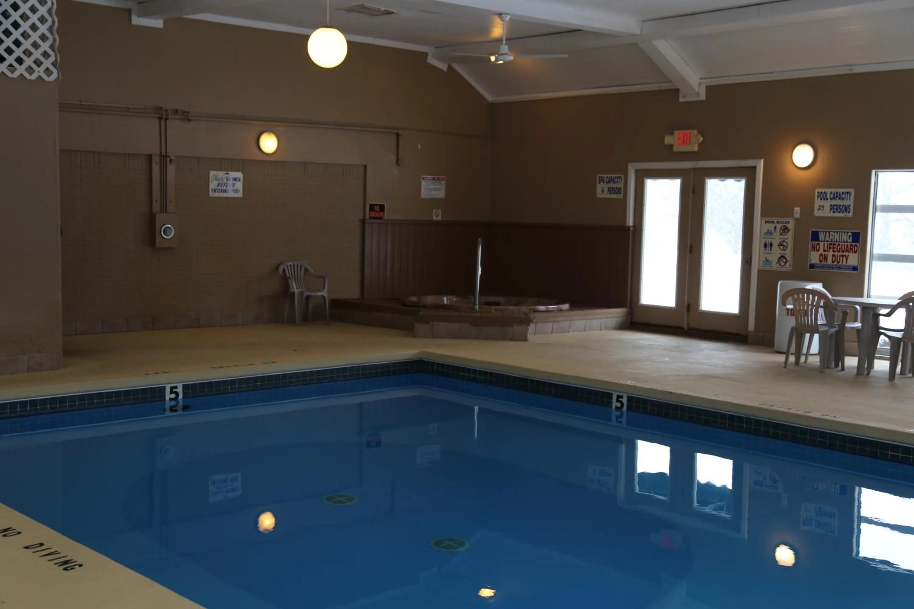 Swimming pool in Gray Wolf Lodge