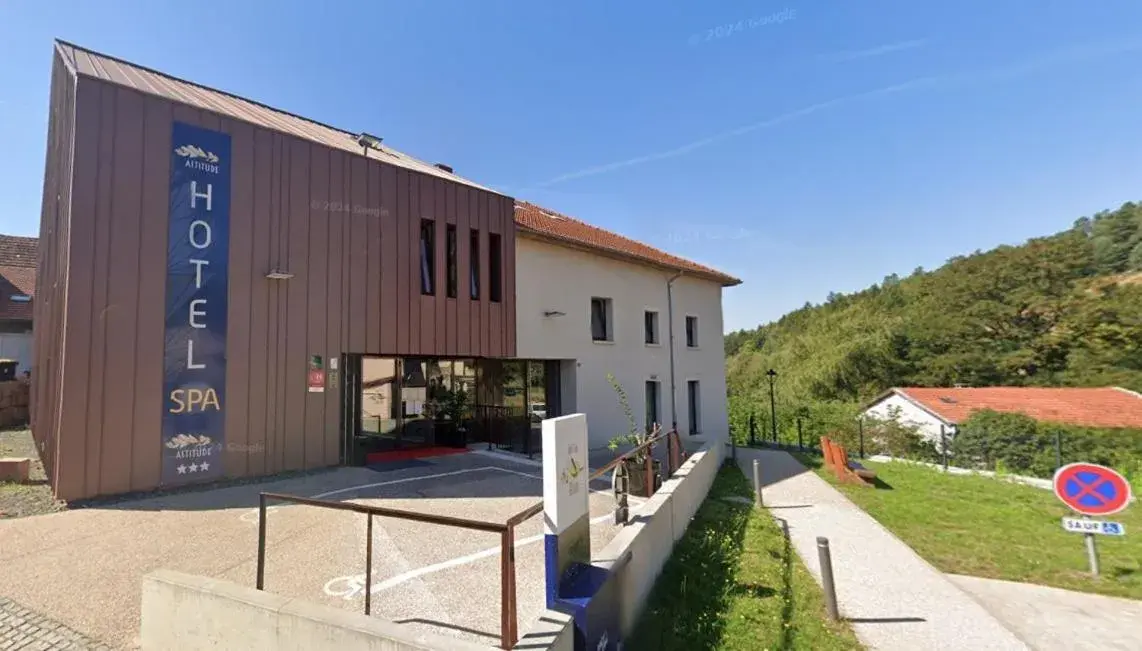 Property building in Logis Hôtel Altitude et Spa Pierre-Percée Property building in Logis Hôtel Altitude et Spa Pierre-Percée