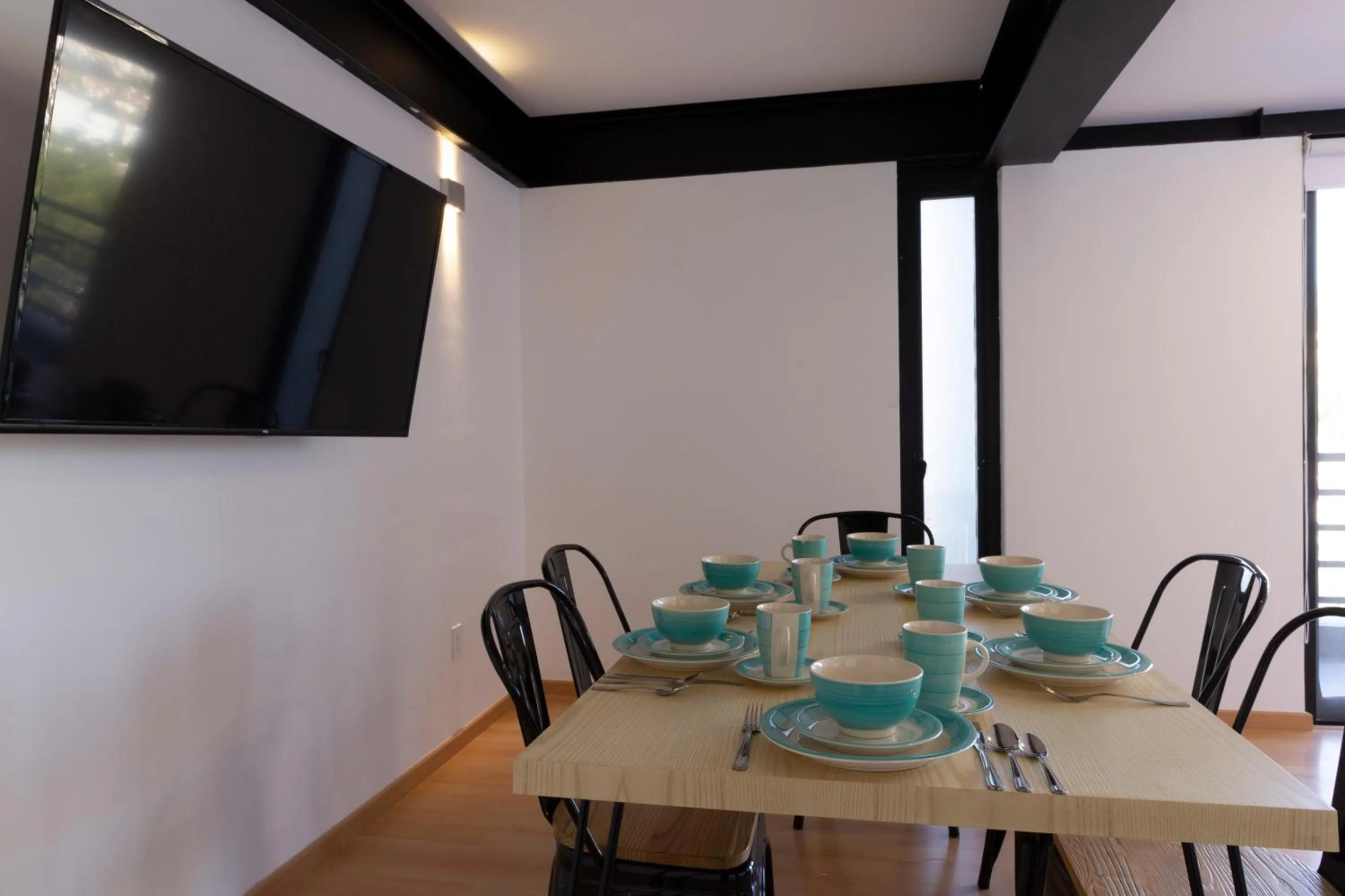 Dining area in El Doce by HomiRent