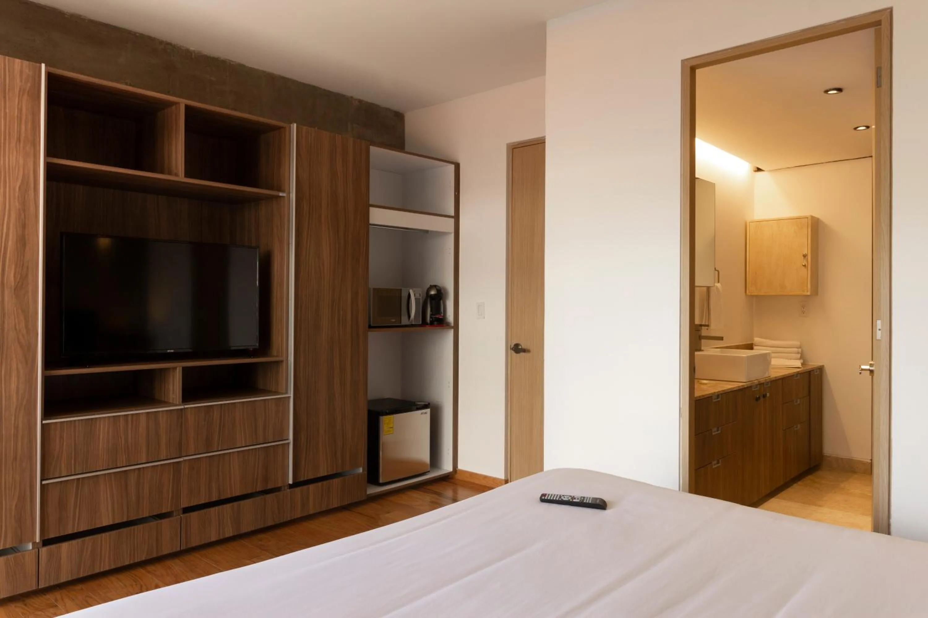 Photo of the whole room, Bed in El Doce by HomiRent