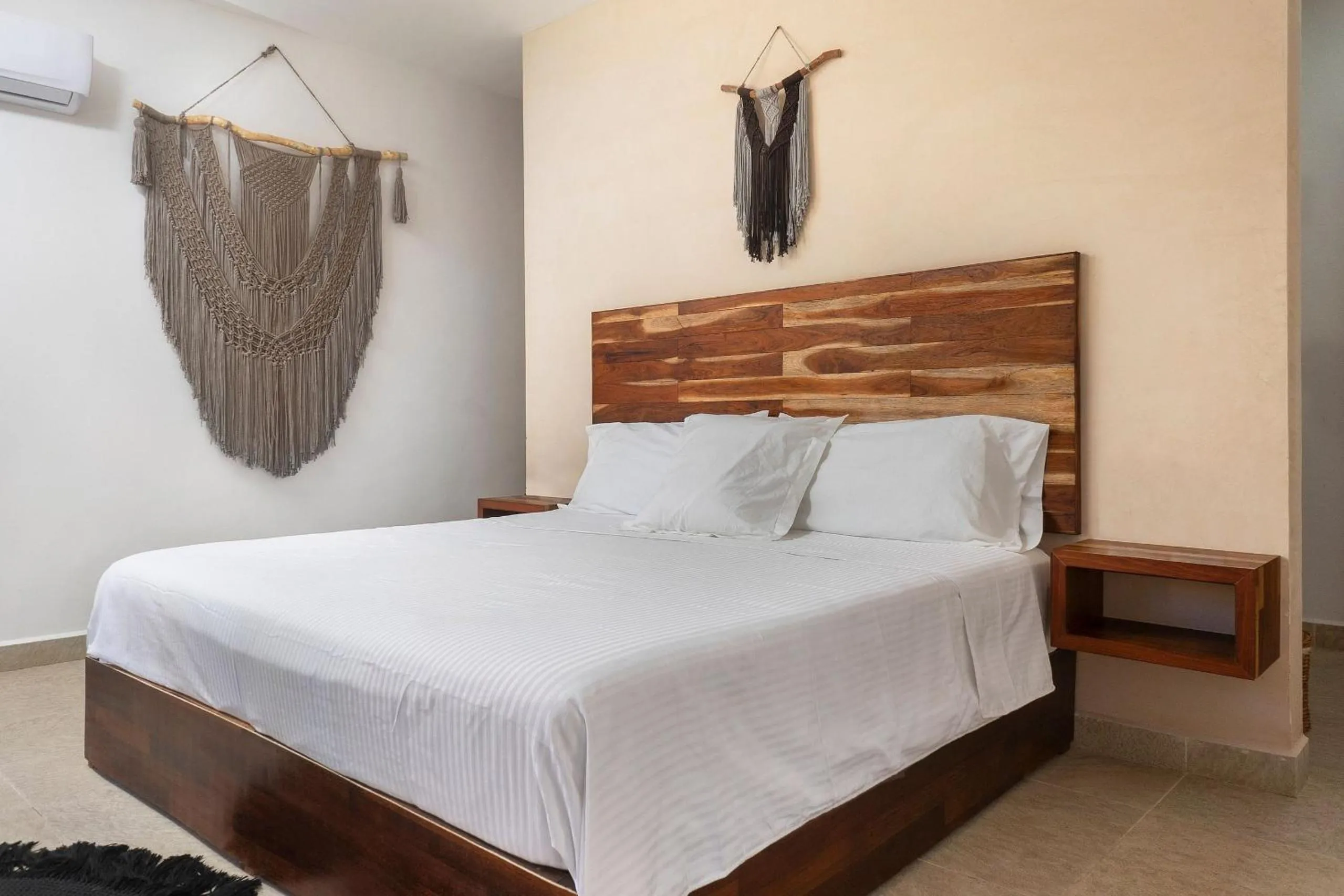 Bed in Lagoon Boutique Hotel - Luxury Chaman experience