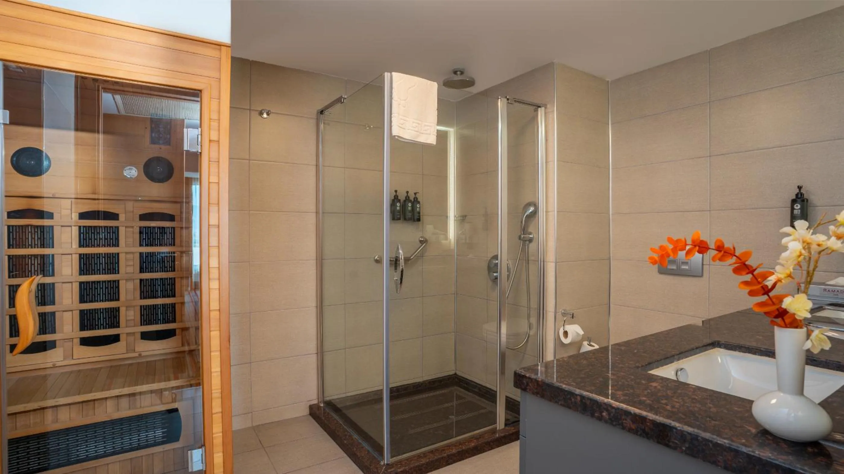 Shower in Ramada Plaza By Wyndham Izmir