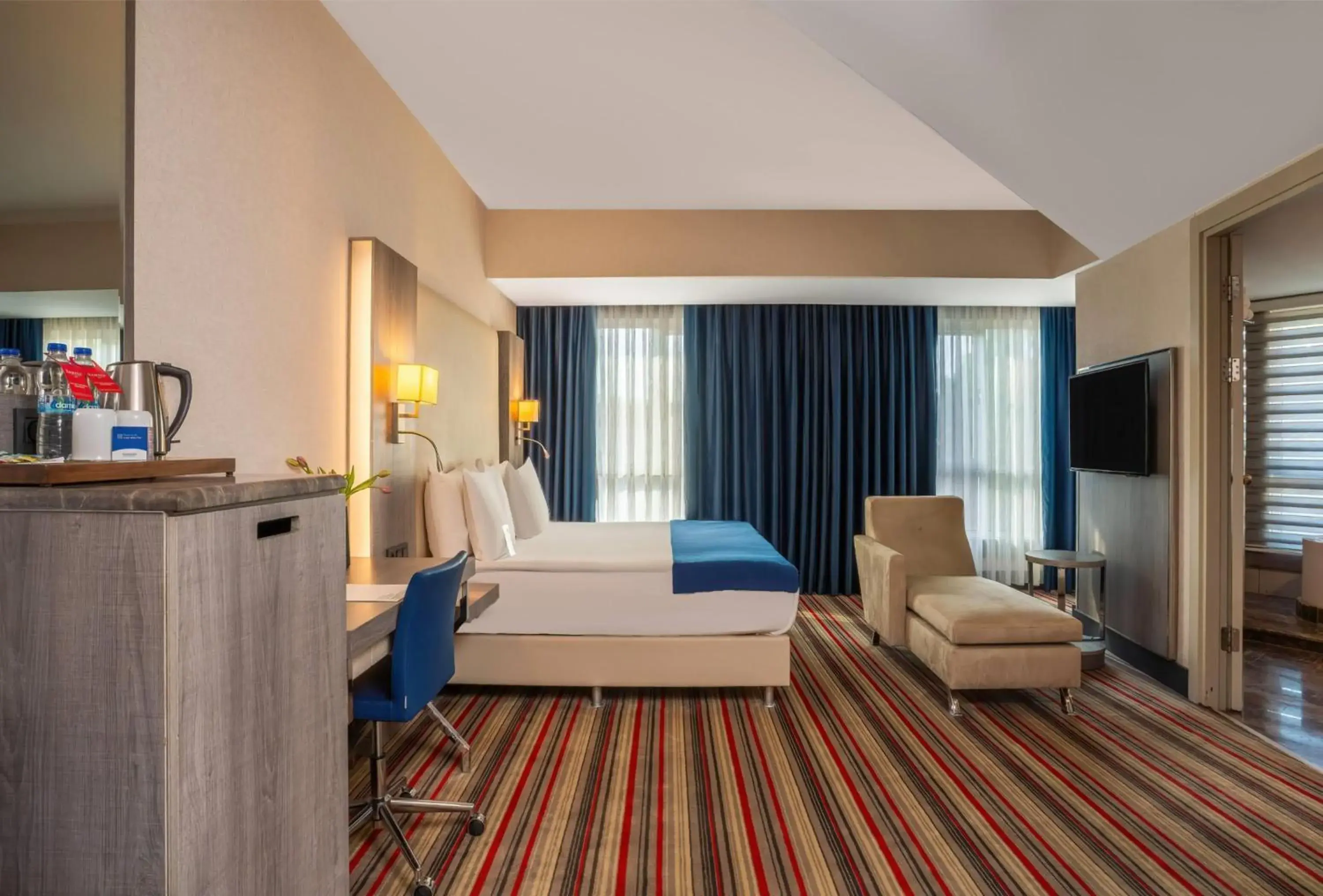 Suite with 1 King and 1 Sofa Bed - Smoking in Ramada Plaza By Wyndham Izmir Suite with 1 King and 1 Sofa Bed - Smoking in Ramada Plaza By Wyndham Izmir