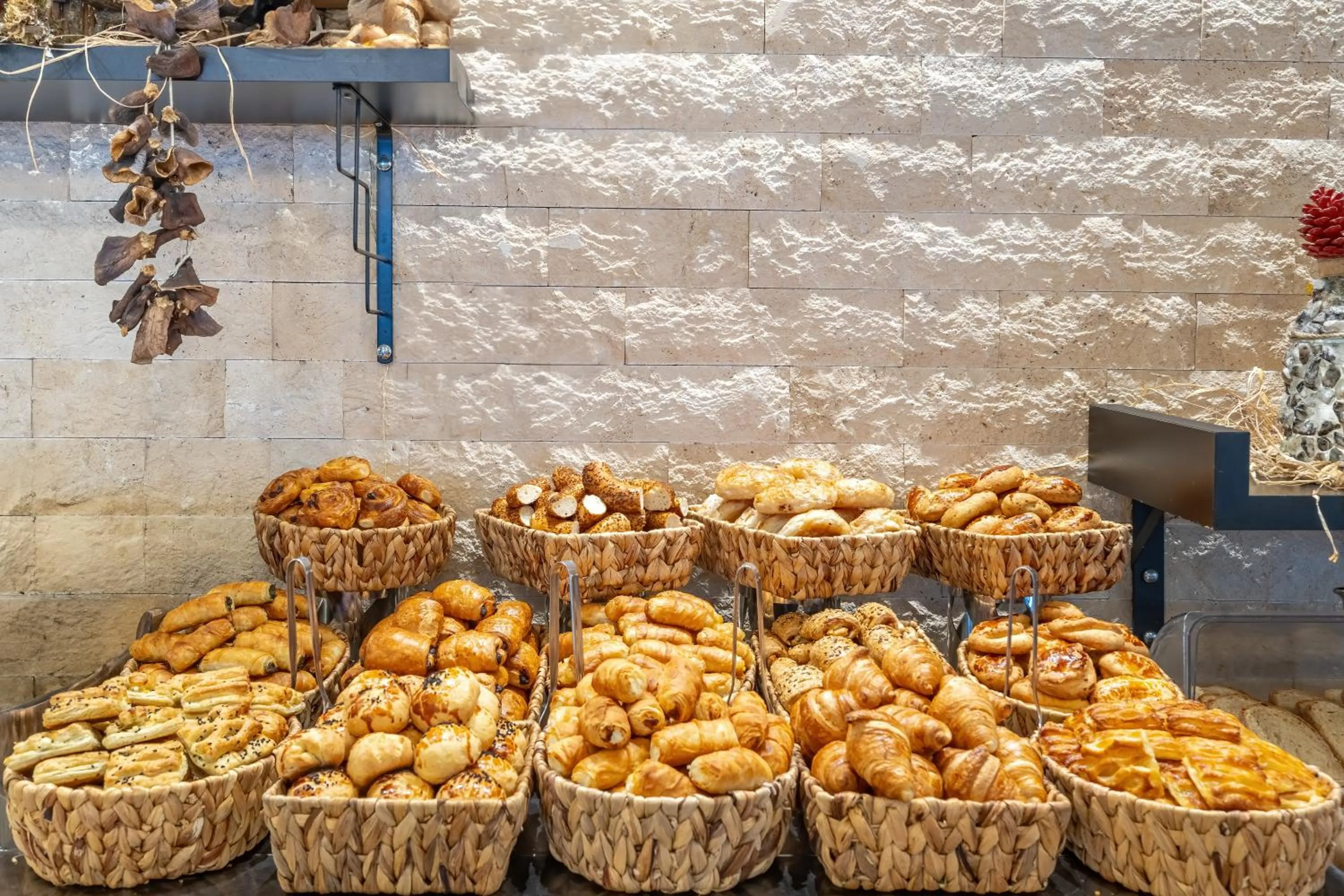 Food and drinks in Ramada Plaza By Wyndham Izmir