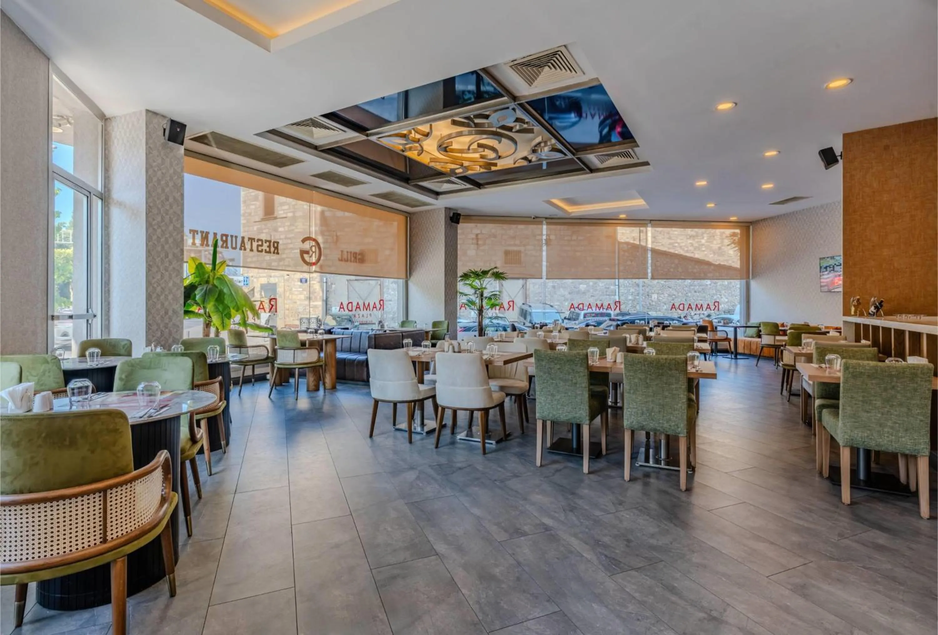 Restaurant/places to eat in Ramada Plaza By Wyndham Izmir