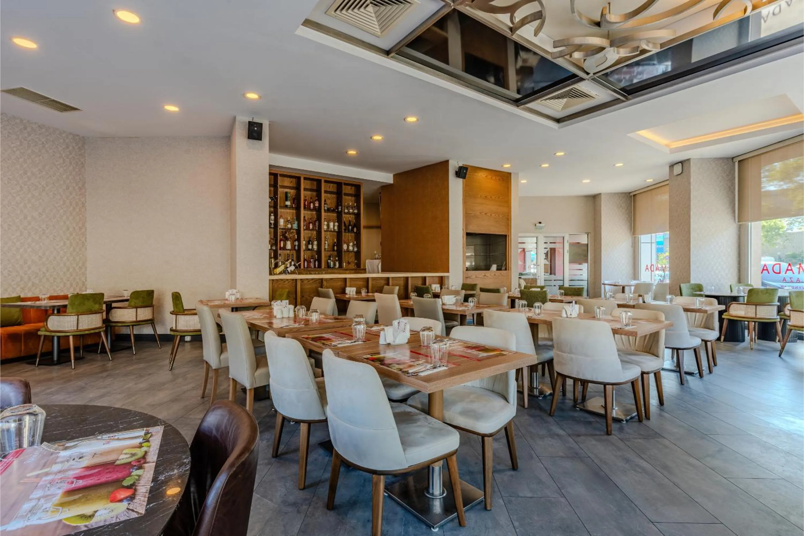 Restaurant/places to eat in Ramada Plaza By Wyndham Izmir