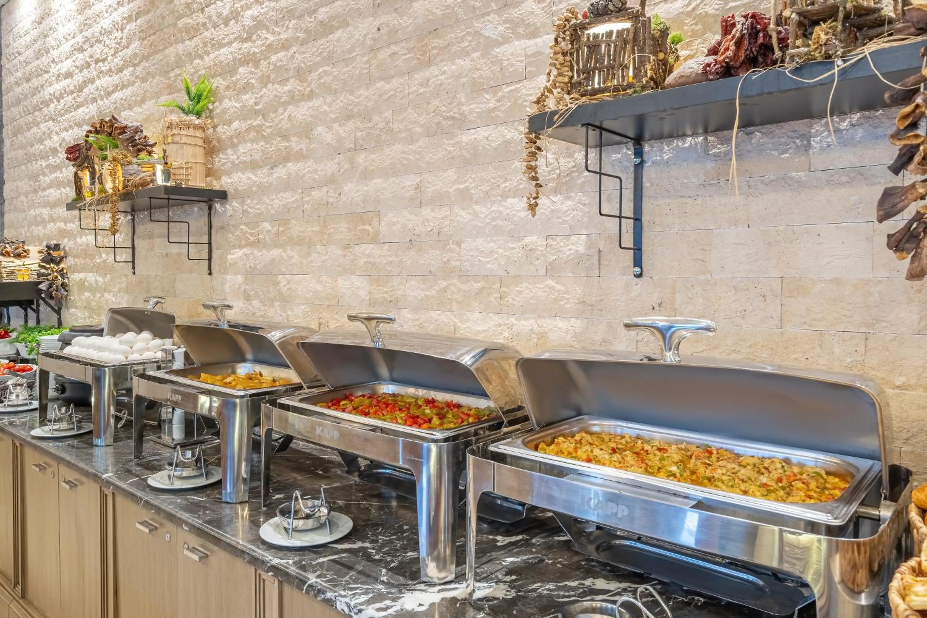 Food and drinks in Ramada Plaza By Wyndham Izmir