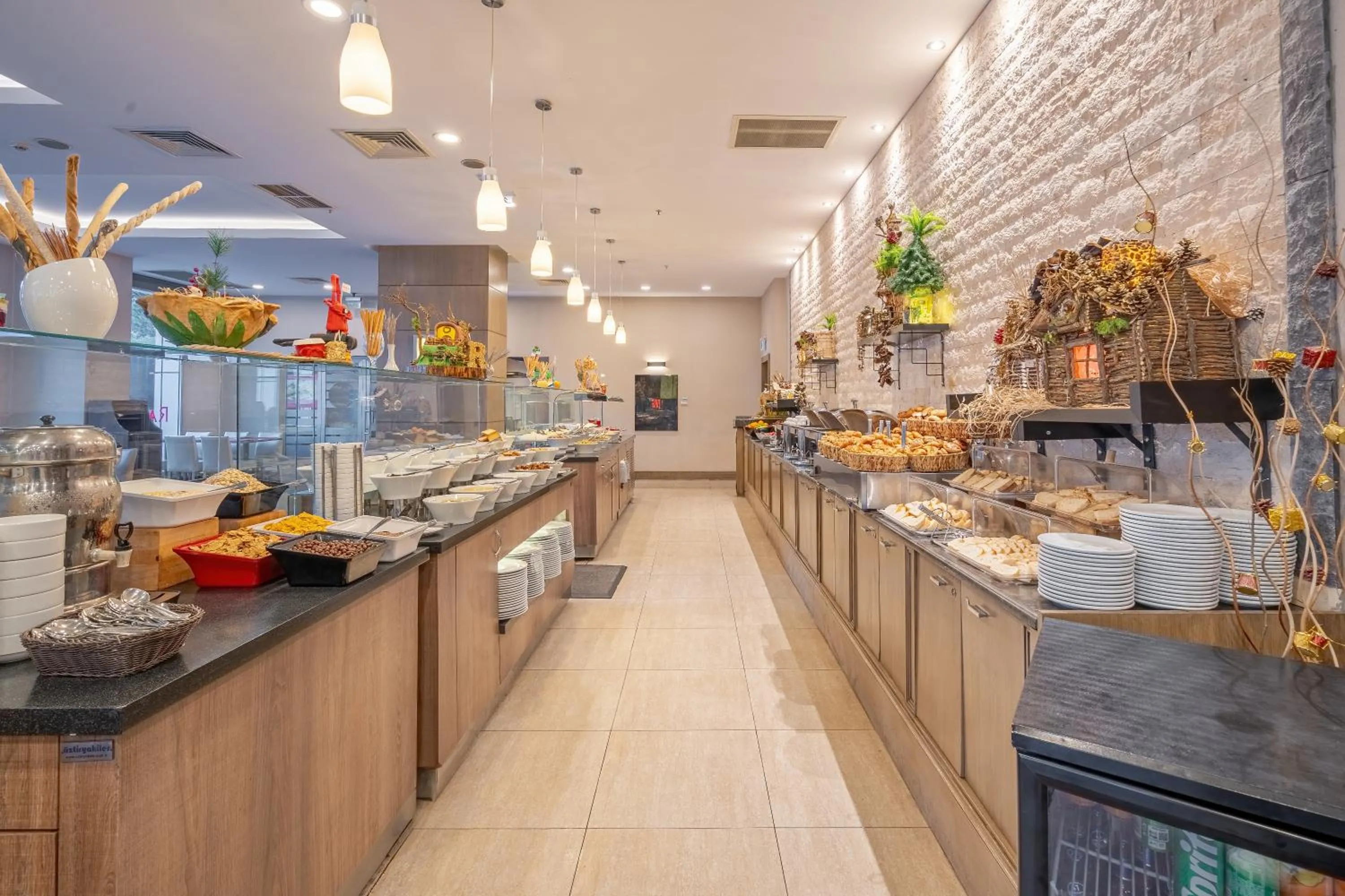 Restaurant/places to eat in Ramada Plaza By Wyndham Izmir