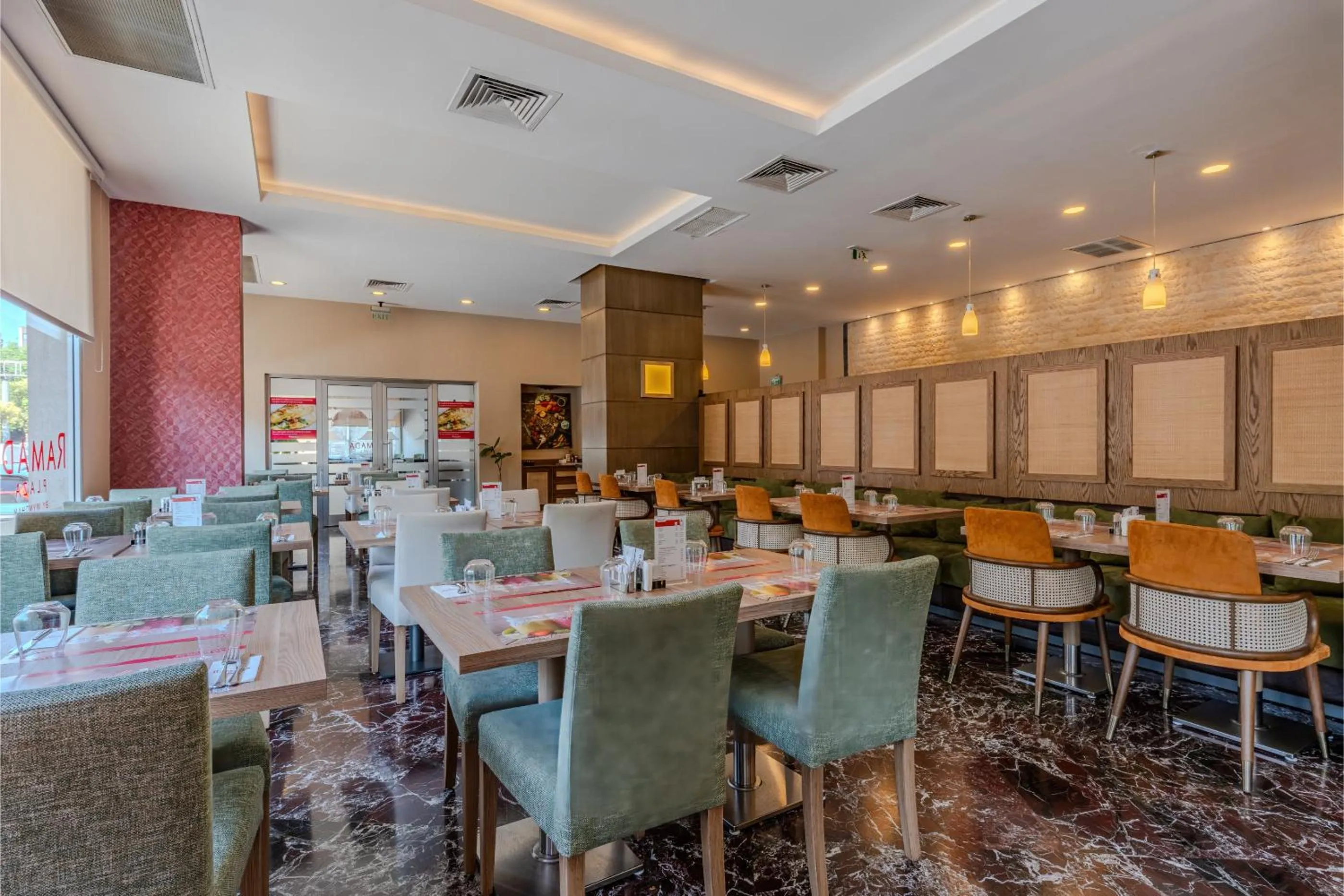 Restaurant/places to eat in Ramada Plaza By Wyndham Izmir