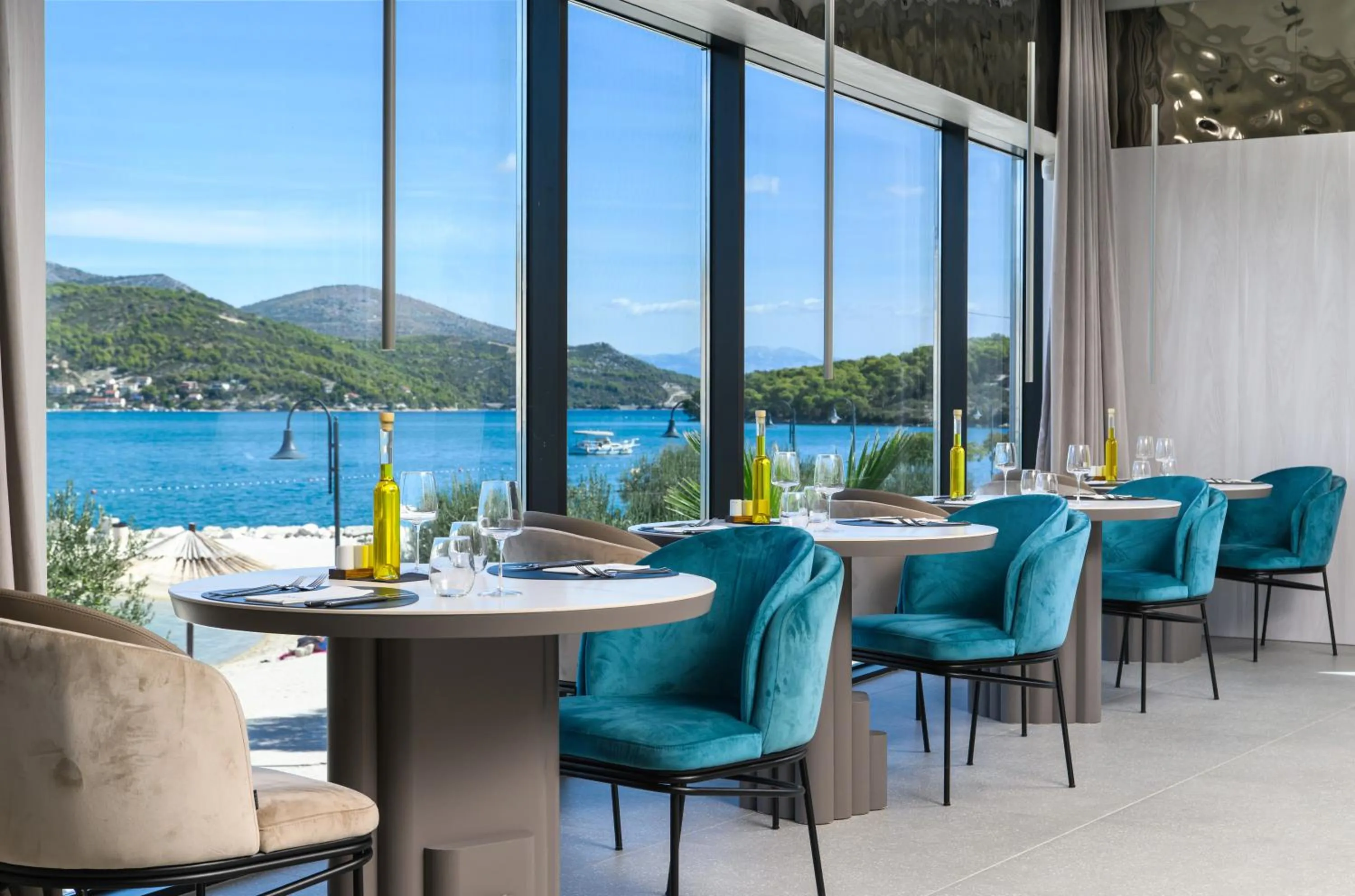 Restaurant/places to eat in Marinus Beach Hotel