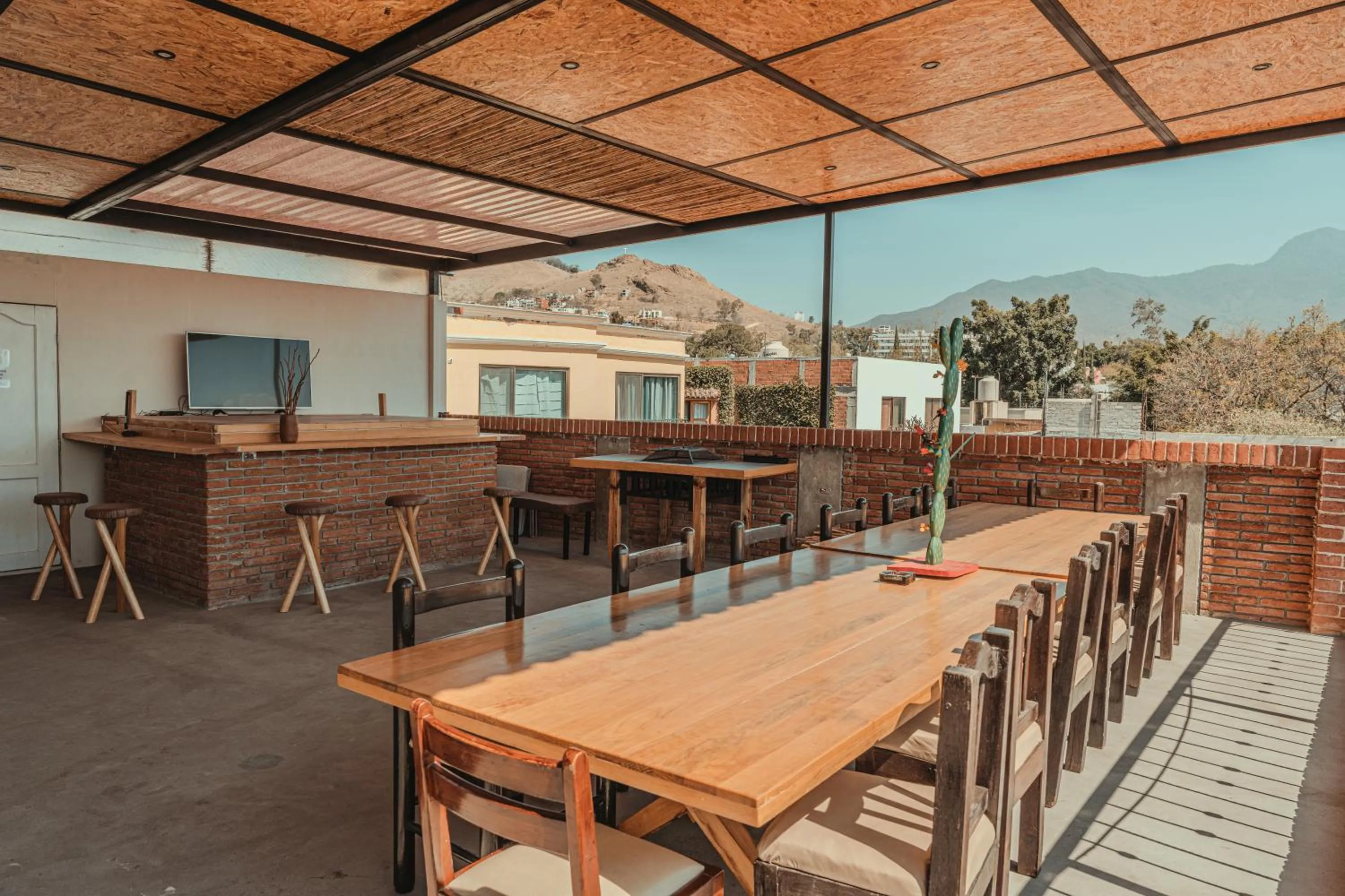 Communal lounge/ TV room in Hotel Casa Acueducto - Lujo Cultural