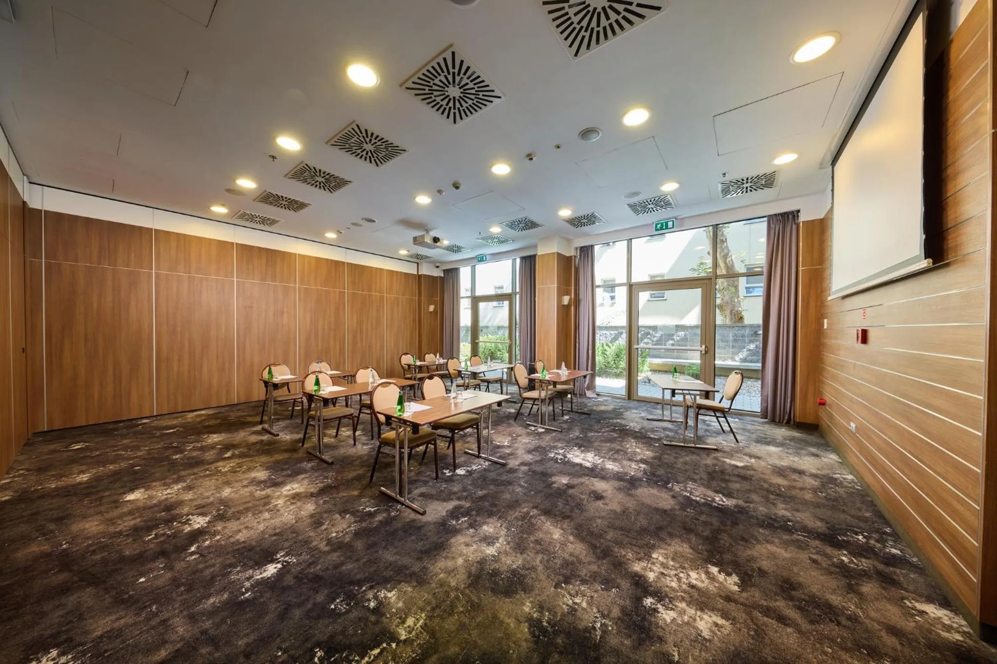 Meeting/conference room in Holiday Inn Krakow City Centre by IHG