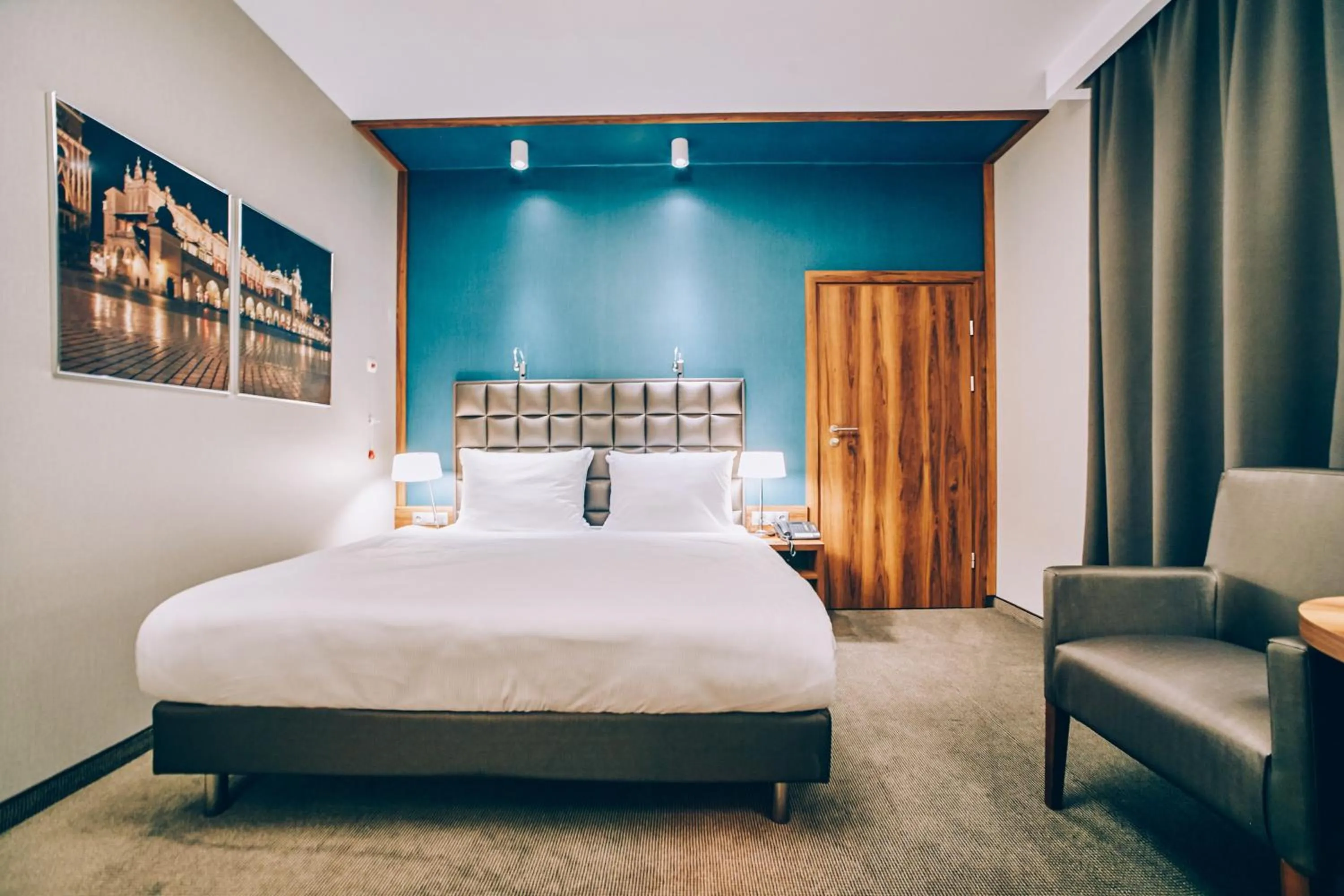 Photo of the whole room, Bed in Holiday Inn Krakow City Centre by IHG