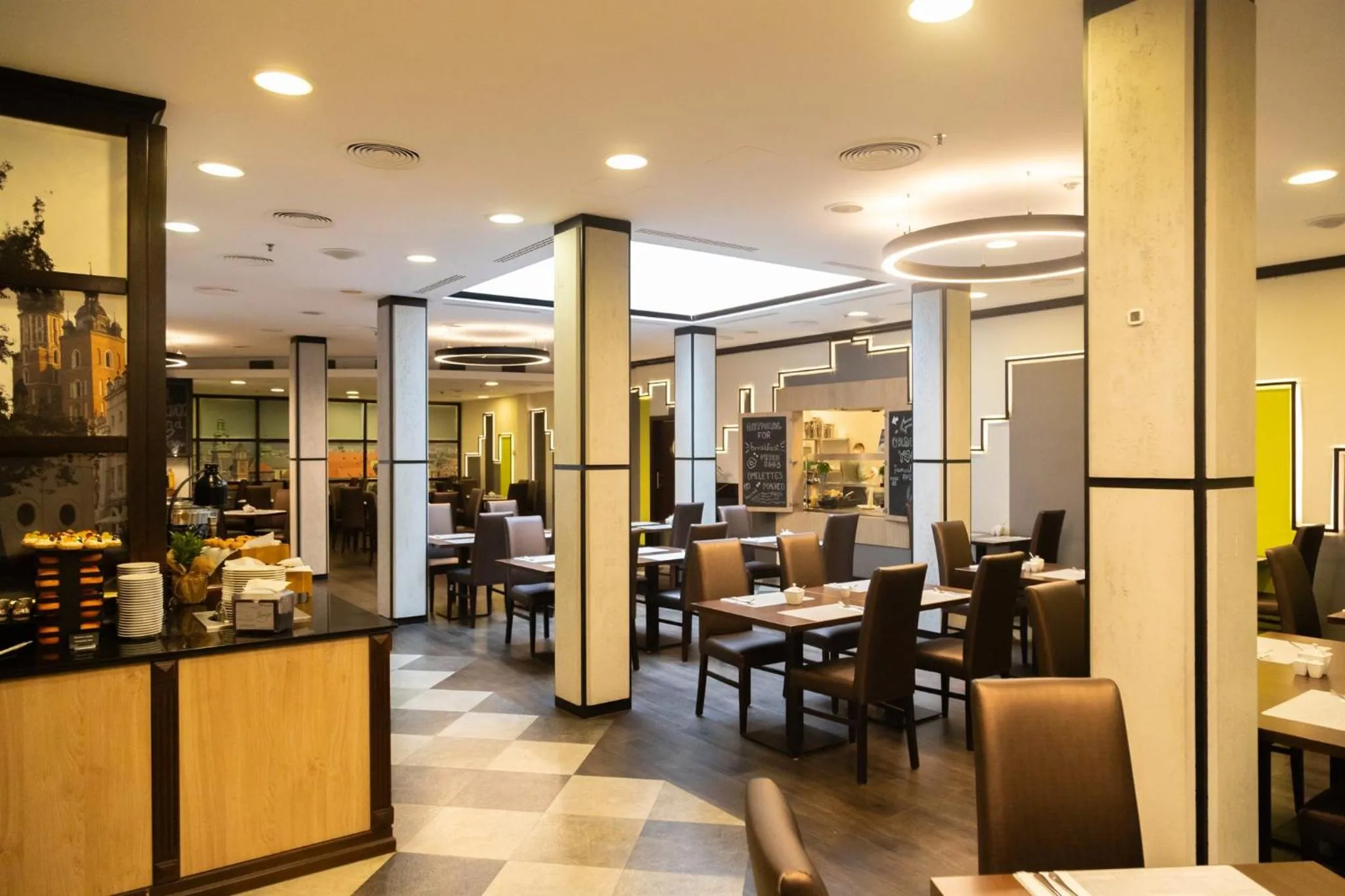 Restaurant/places to eat in Holiday Inn Krakow City Centre by IHG