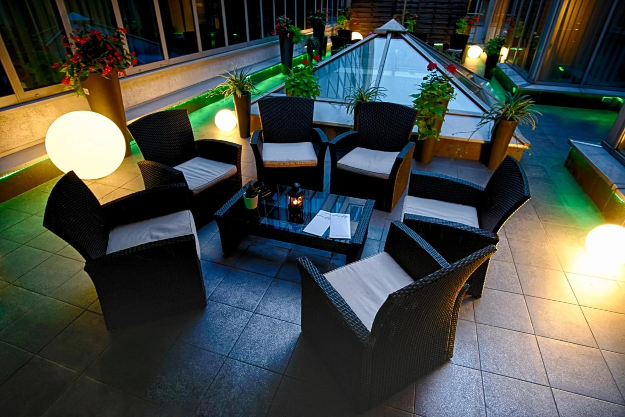 Lounge or bar in Holiday Inn Krakow City Centre by IHG