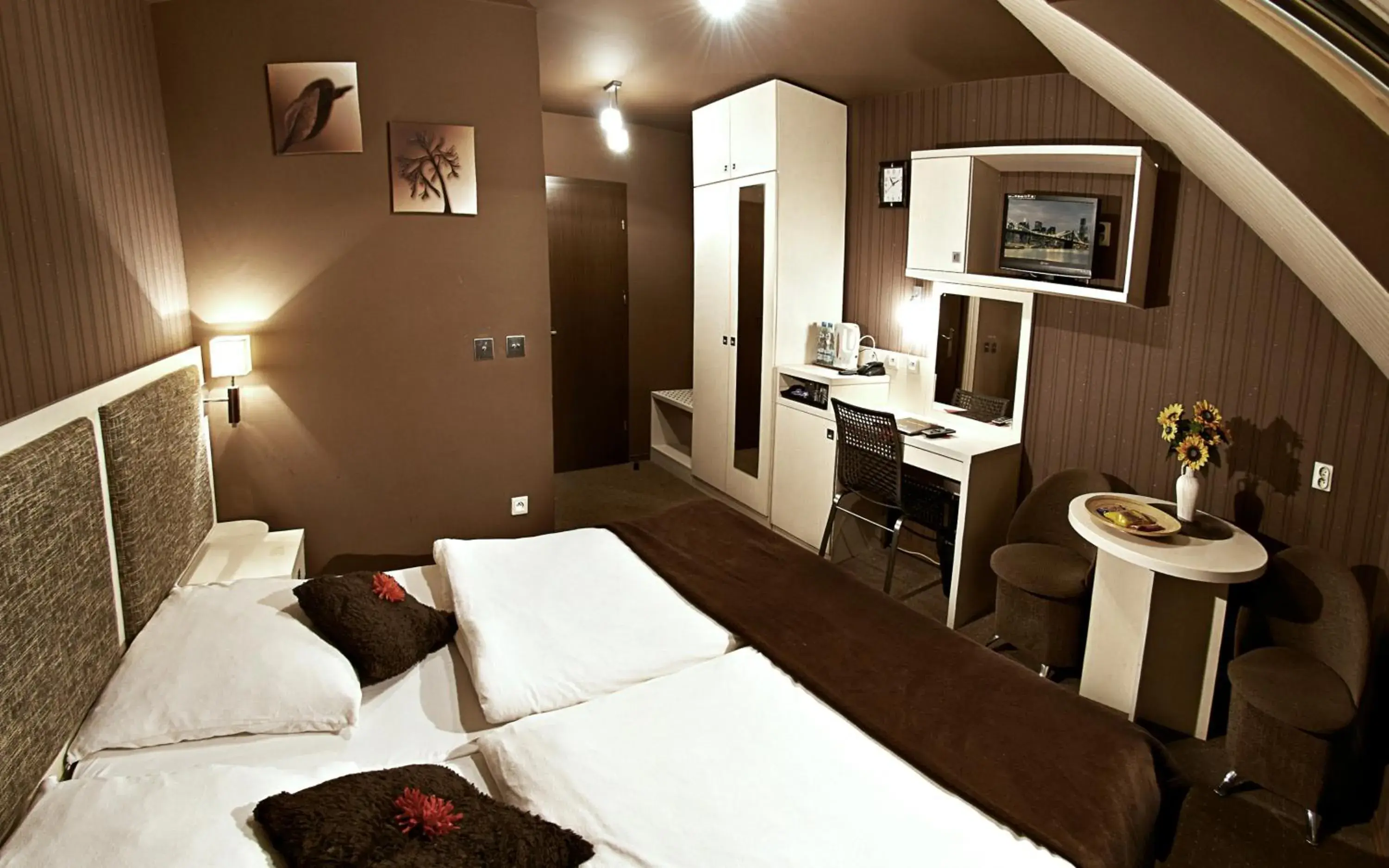Double or Twin Room with Private Bathroom in Apart A2 Poznań - 24h - self check-in - Free Parking Double or Twin Room with Private Bathroom in Apart A2 Poznań - 24h - self check-in - Free Parking