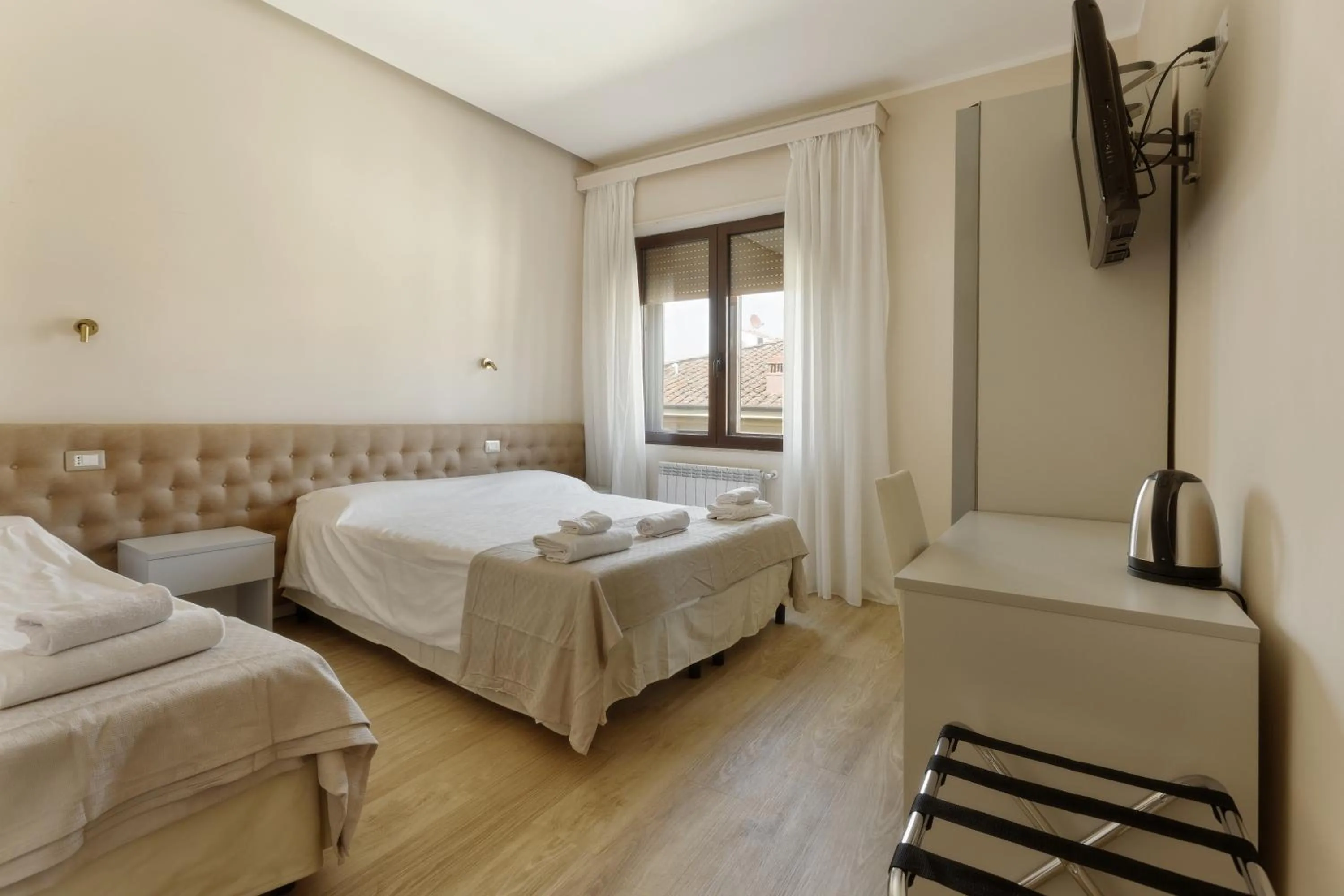 Photo of the whole room, Bed in Jade B&B