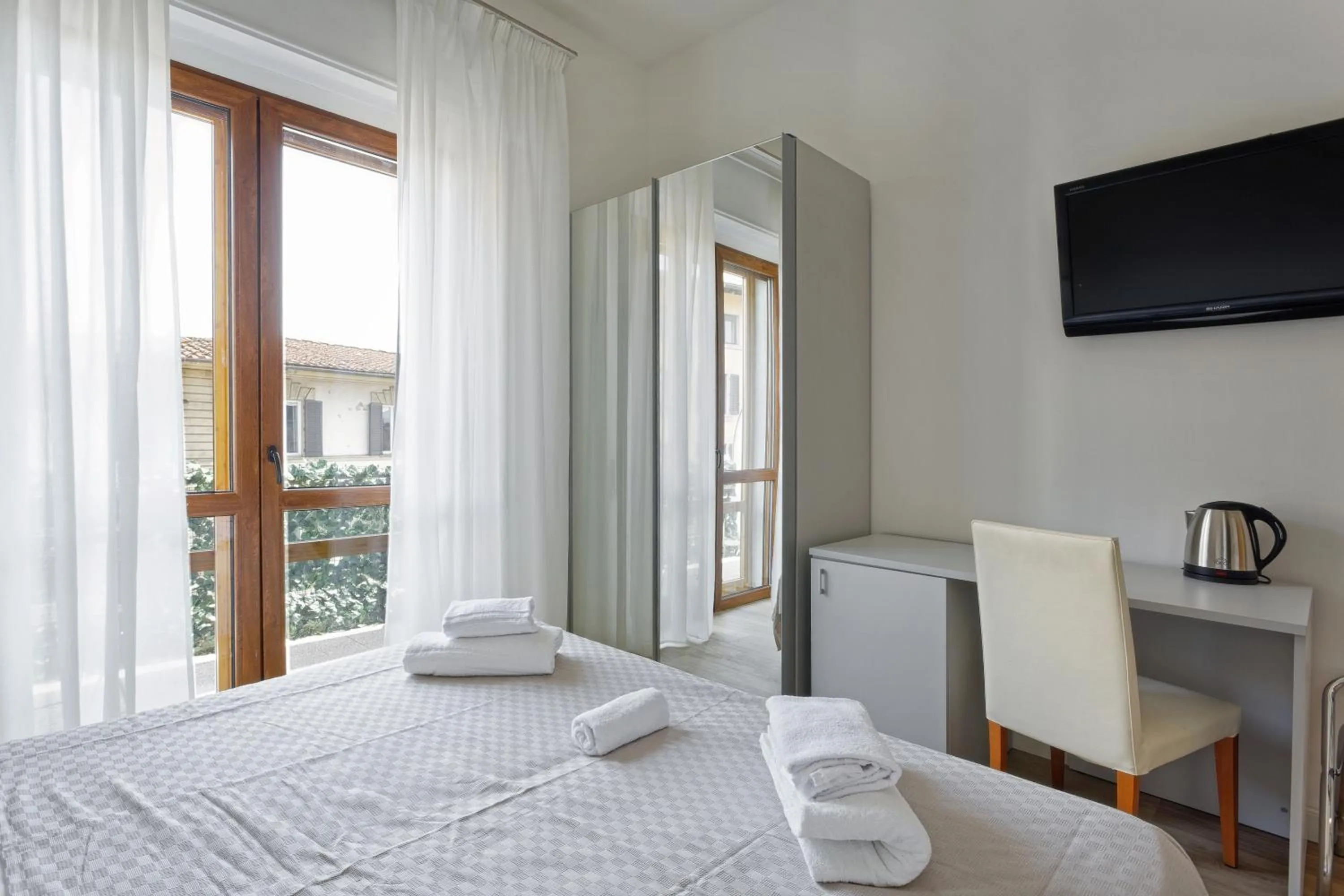 Photo of the whole room, Bed in Jade B&B