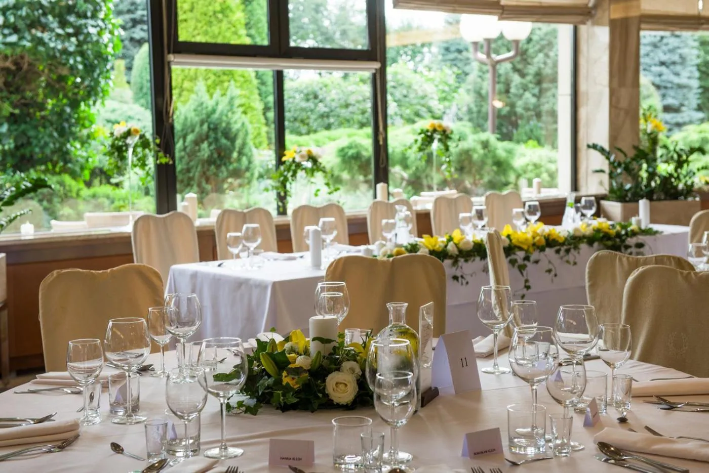 Restaurant/places to eat in Booking Hotel & Spa