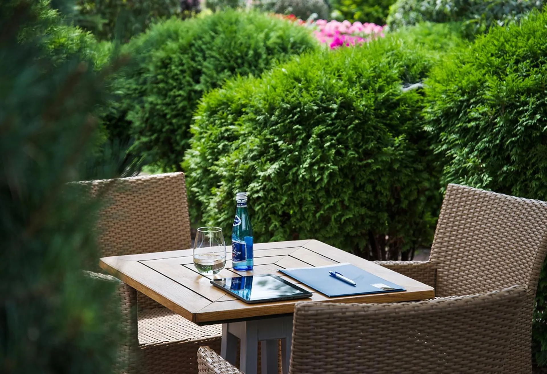 Garden in Booking Hotel & Spa