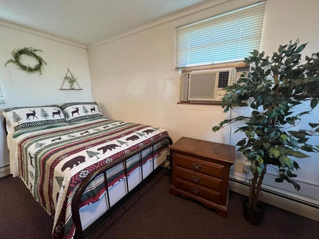 Bed in Whetstone Bay Lodge