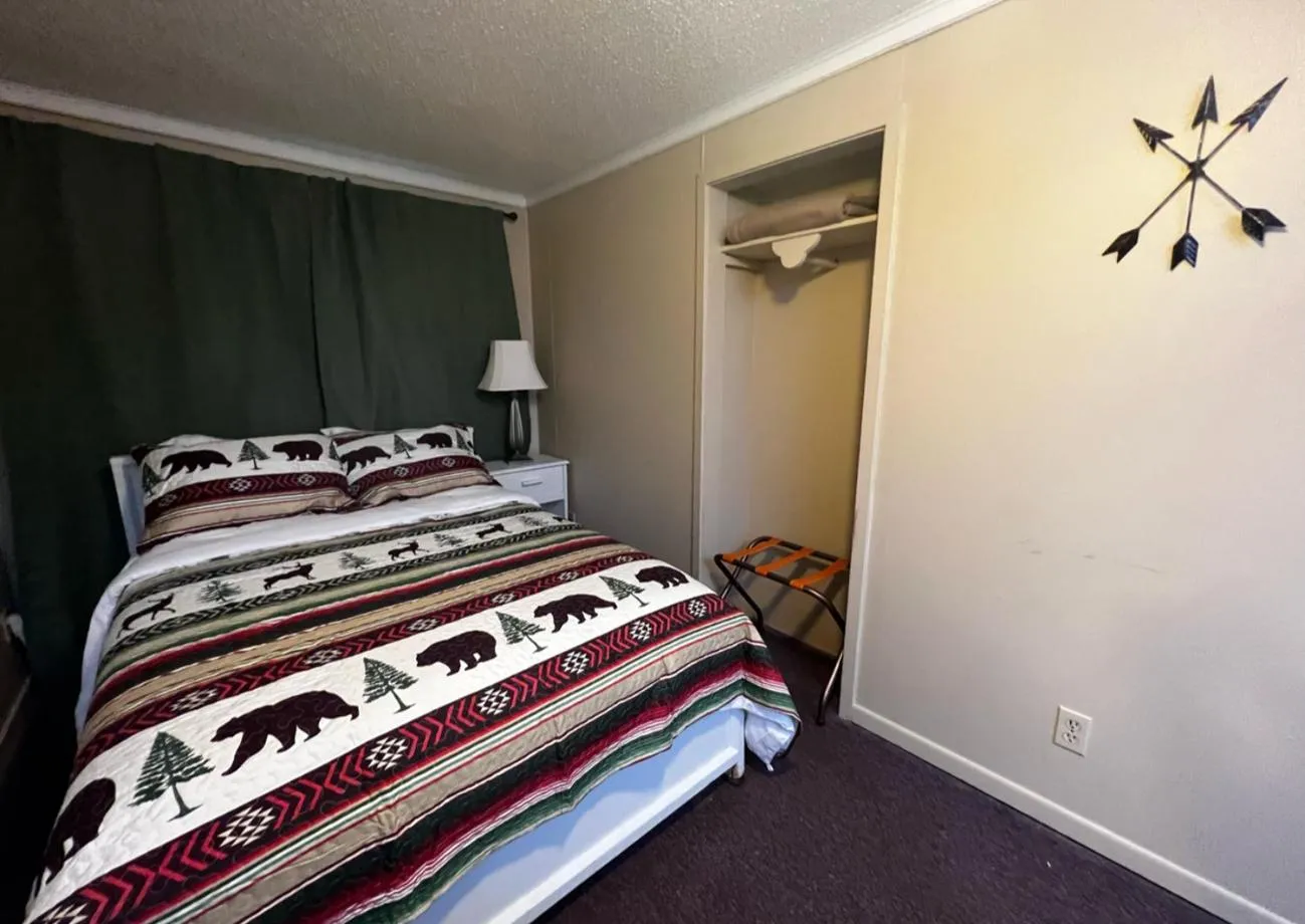 Bed in Whetstone Bay Lodge