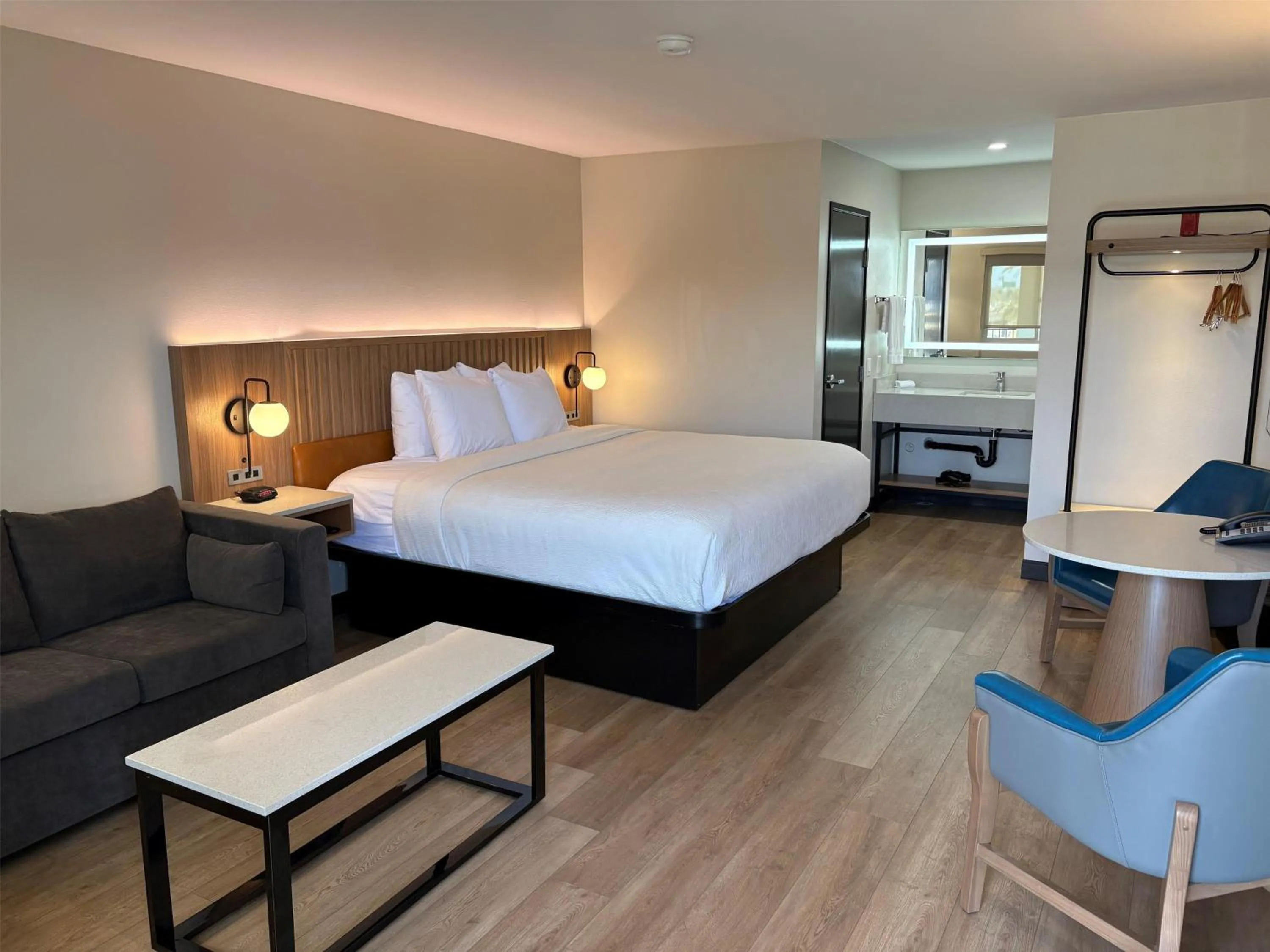 Bedroom, Bed in Best Western San Diego Pacific Beach/Mission Bay