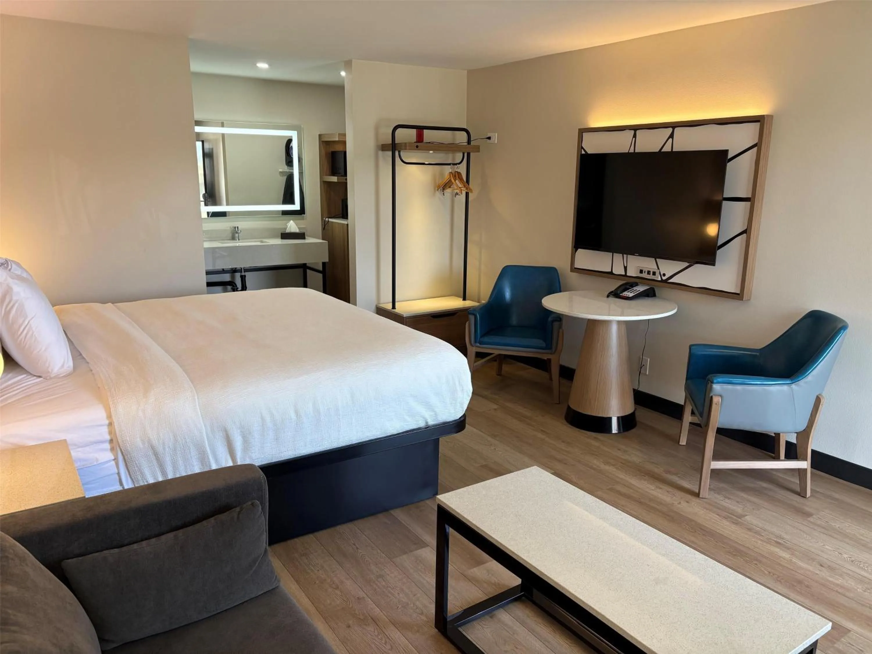 Bedroom, Bed in Best Western San Diego Pacific Beach/Mission Bay