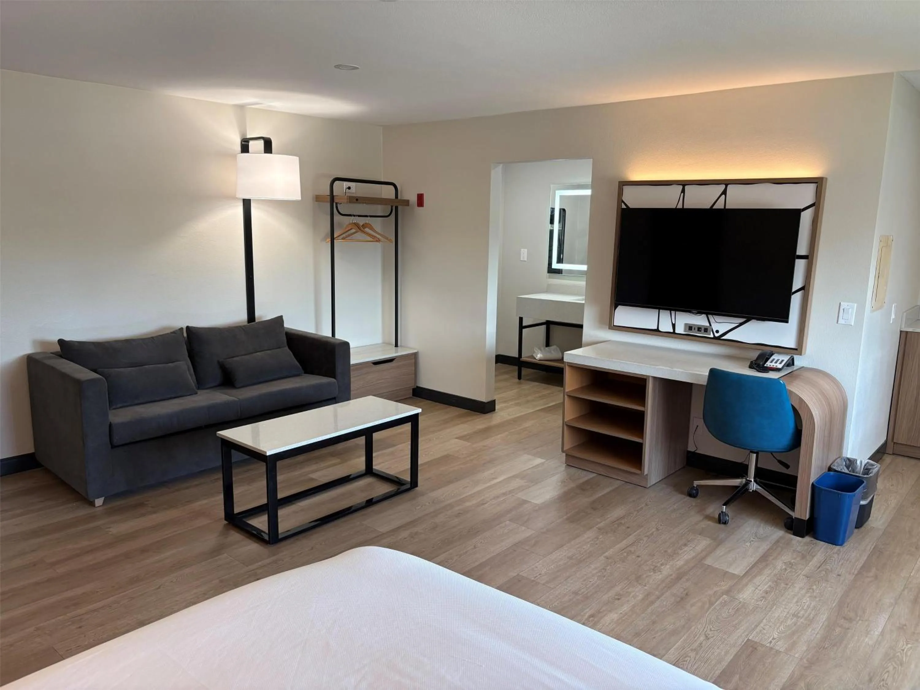 Photo of the whole room, Bed in Best Western San Diego Pacific Beach/Mission Bay