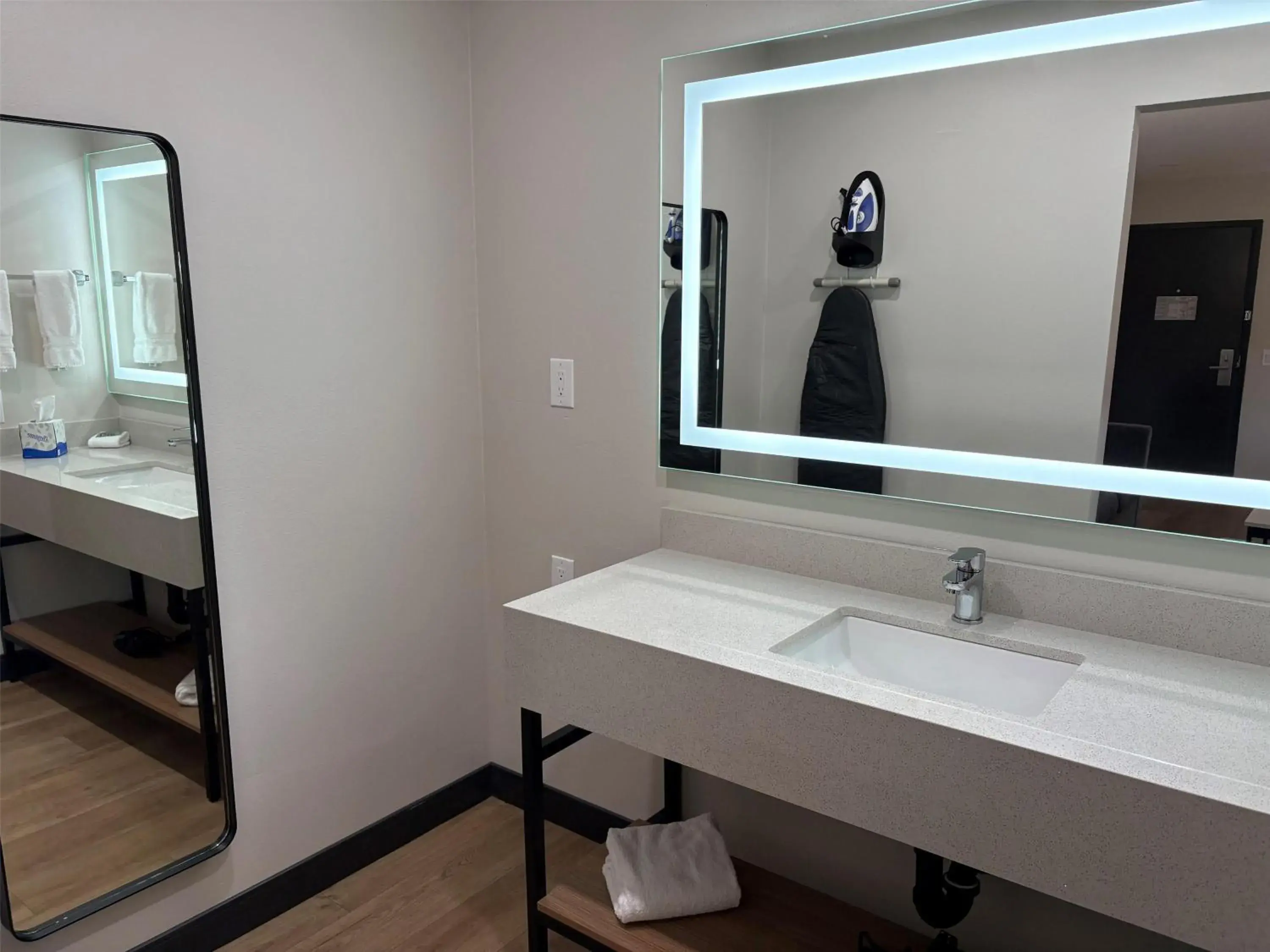 Bedroom in Best Western San Diego Pacific Beach/Mission Bay Bedroom in Best Western San Diego Pacific Beach/Mission Bay