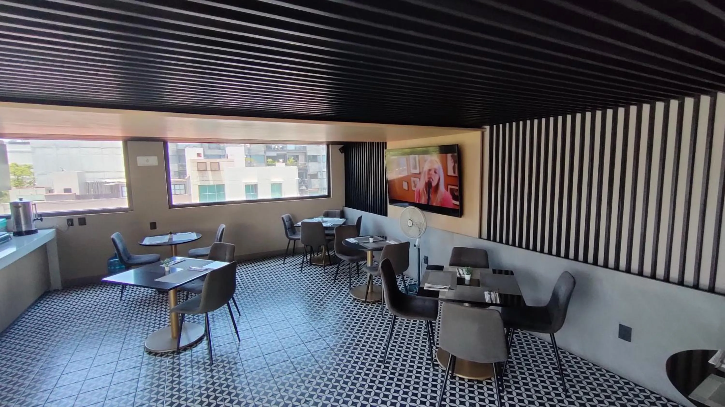 Restaurant/places to eat in Alia Inn Boutique WTC