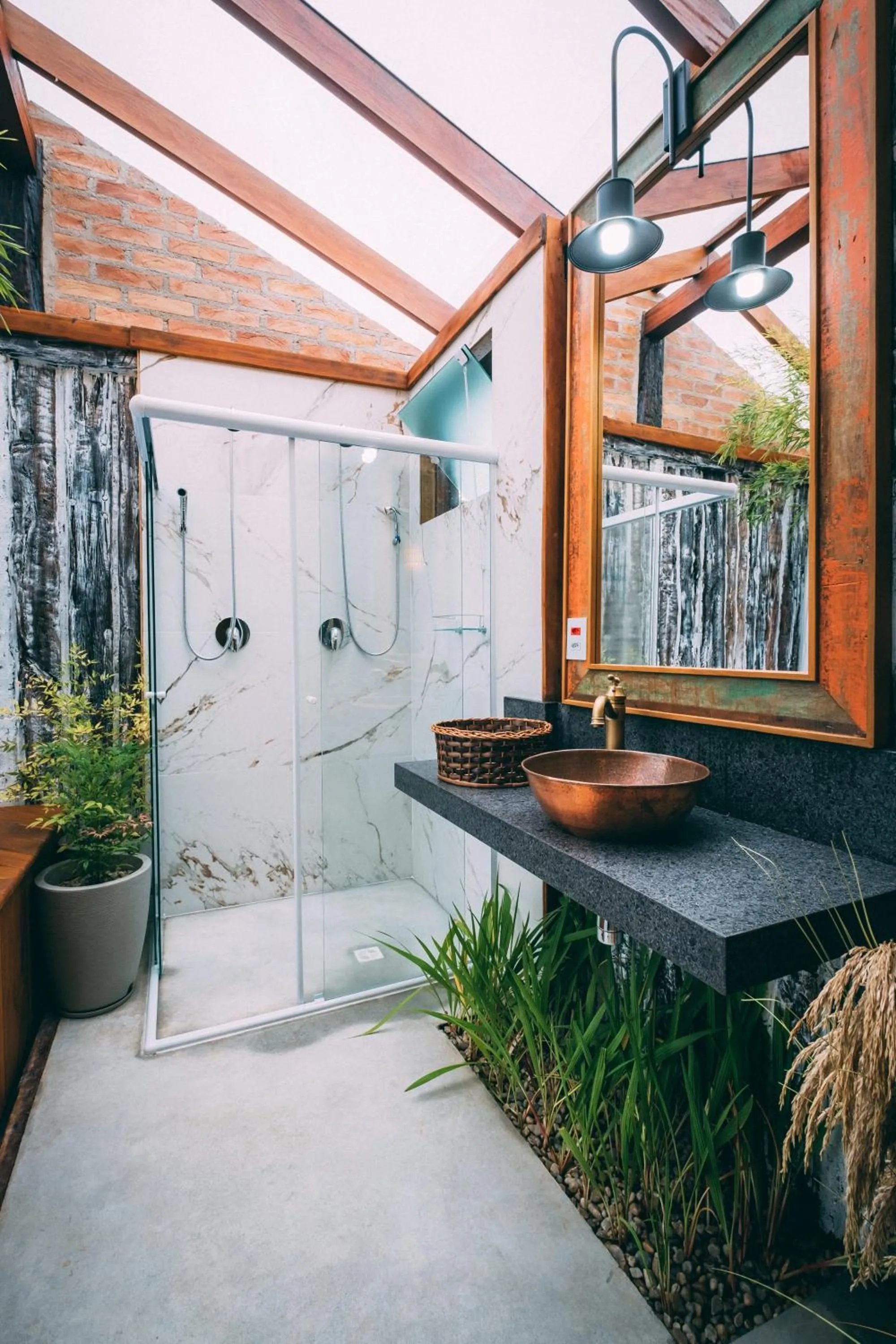 Shower in Pousada Trem Chic