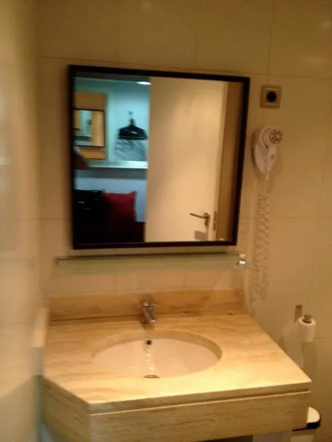 PUERTA DEL SOL Carretas APARTAMENTS & Rooms