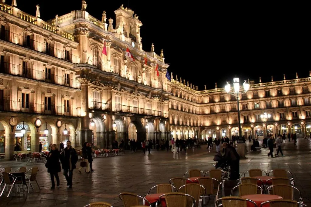 Nearby landmark in PUERTA DEL SOL Carretas APARTAMENTS & Rooms