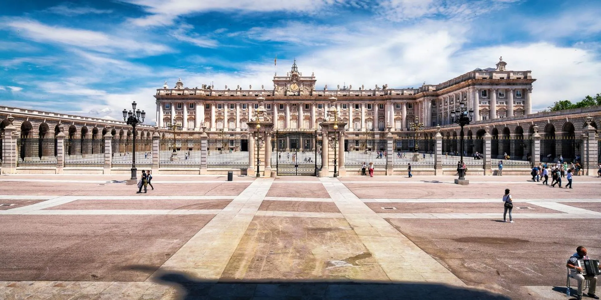 Nearby landmark in PUERTA DEL SOL Carretas APARTAMENTS & Rooms