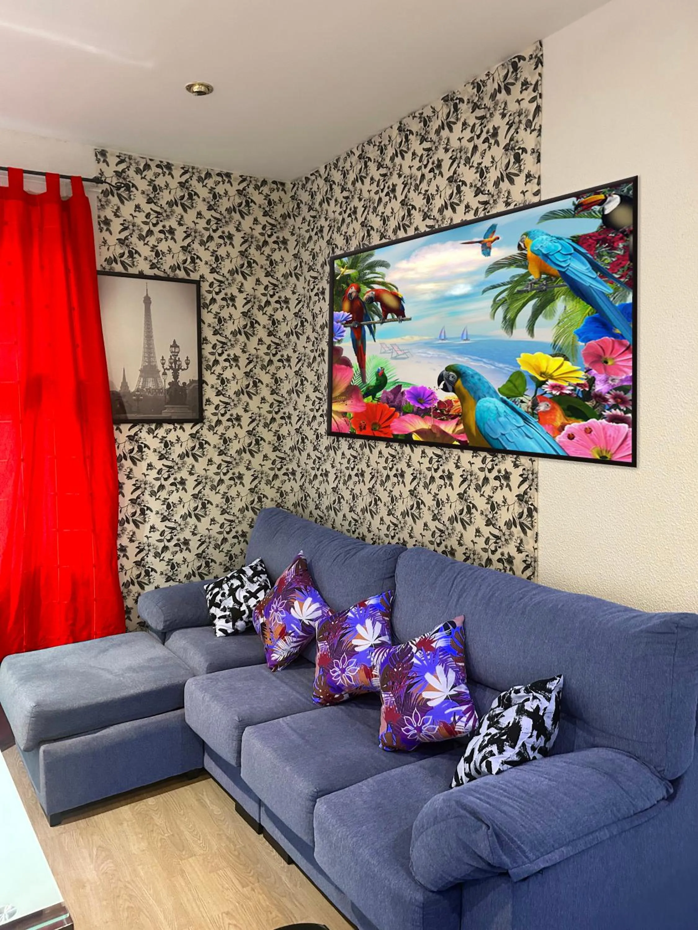 TV and multimedia in PUERTA DEL SOL Carretas APARTAMENTS & Rooms