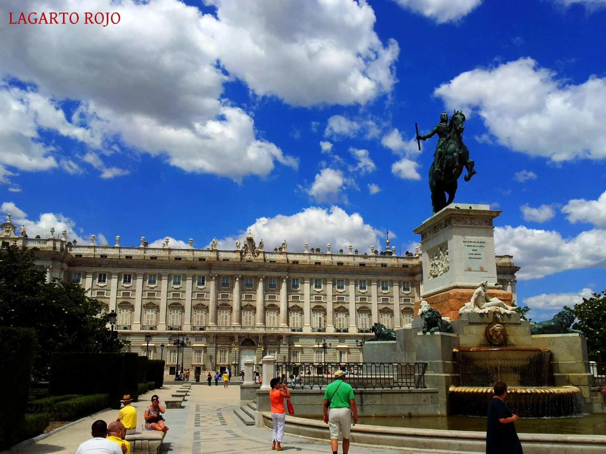 PUERTA DEL SOL Carretas APARTAMENTS & Rooms