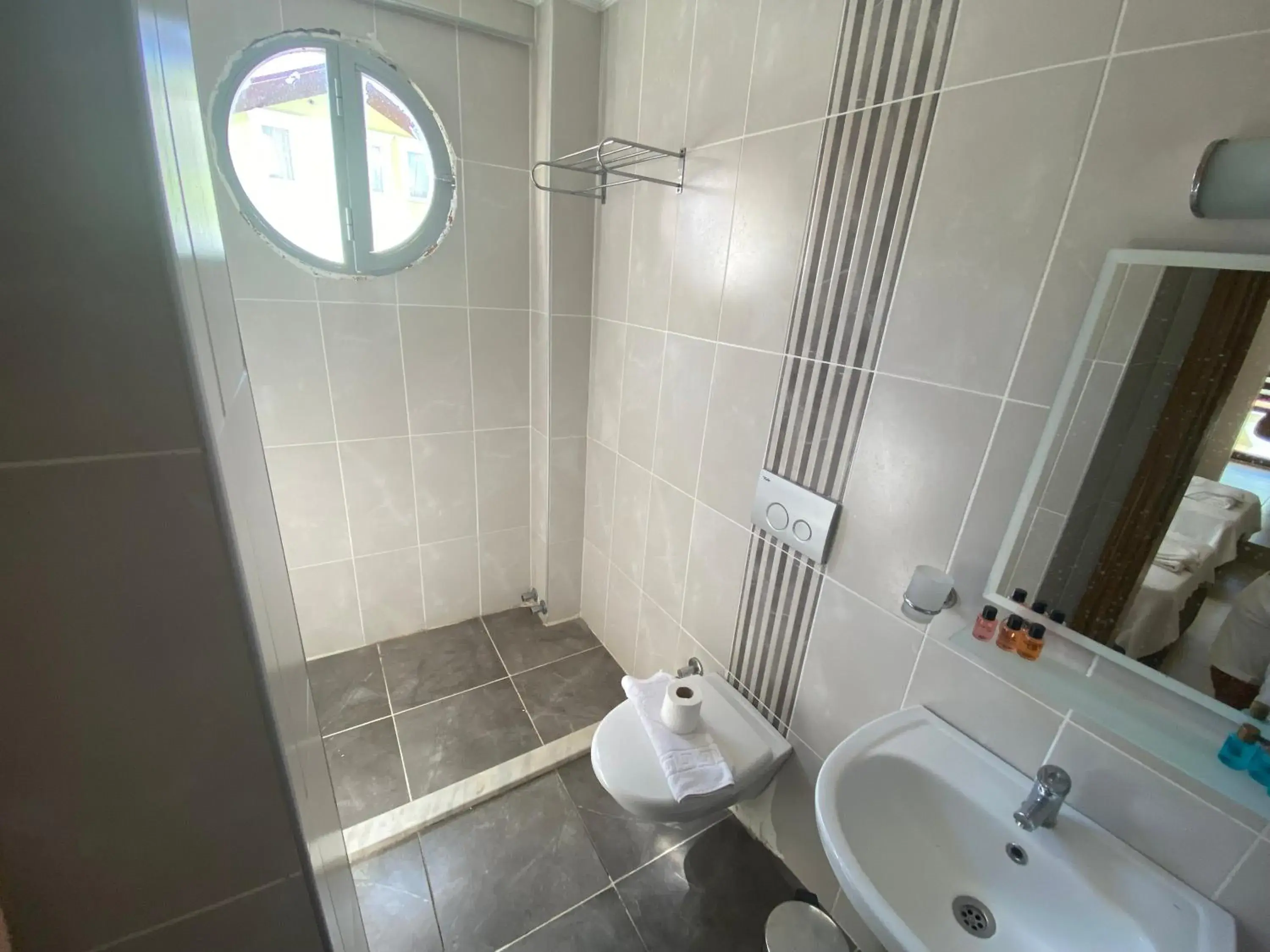 Deluxe Quadruple Room in Astoria Beach Hotel Deluxe Quadruple Room in Astoria Beach Hotel