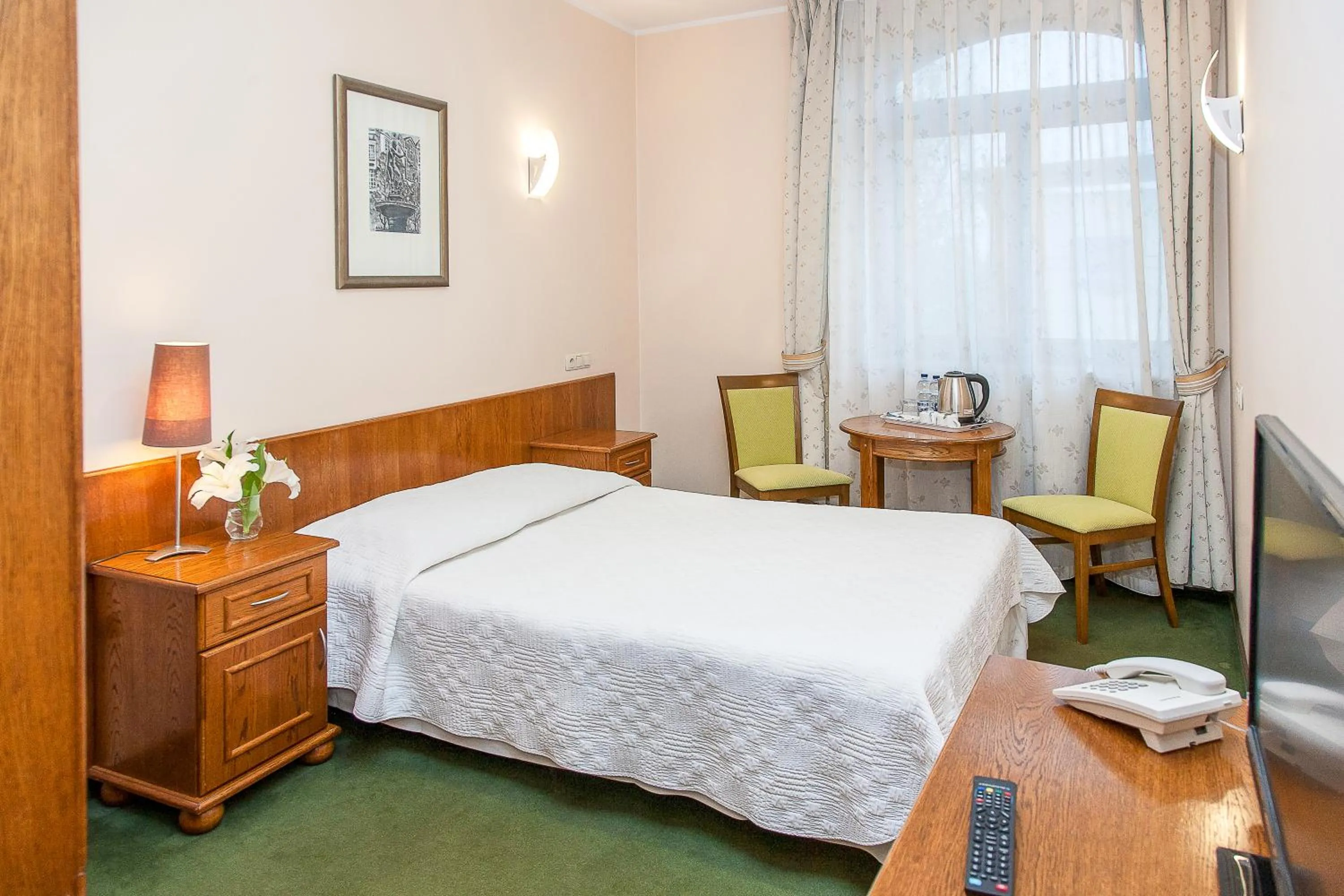 Photo of the whole room, Bed in Willa Biala Lilia Old Town