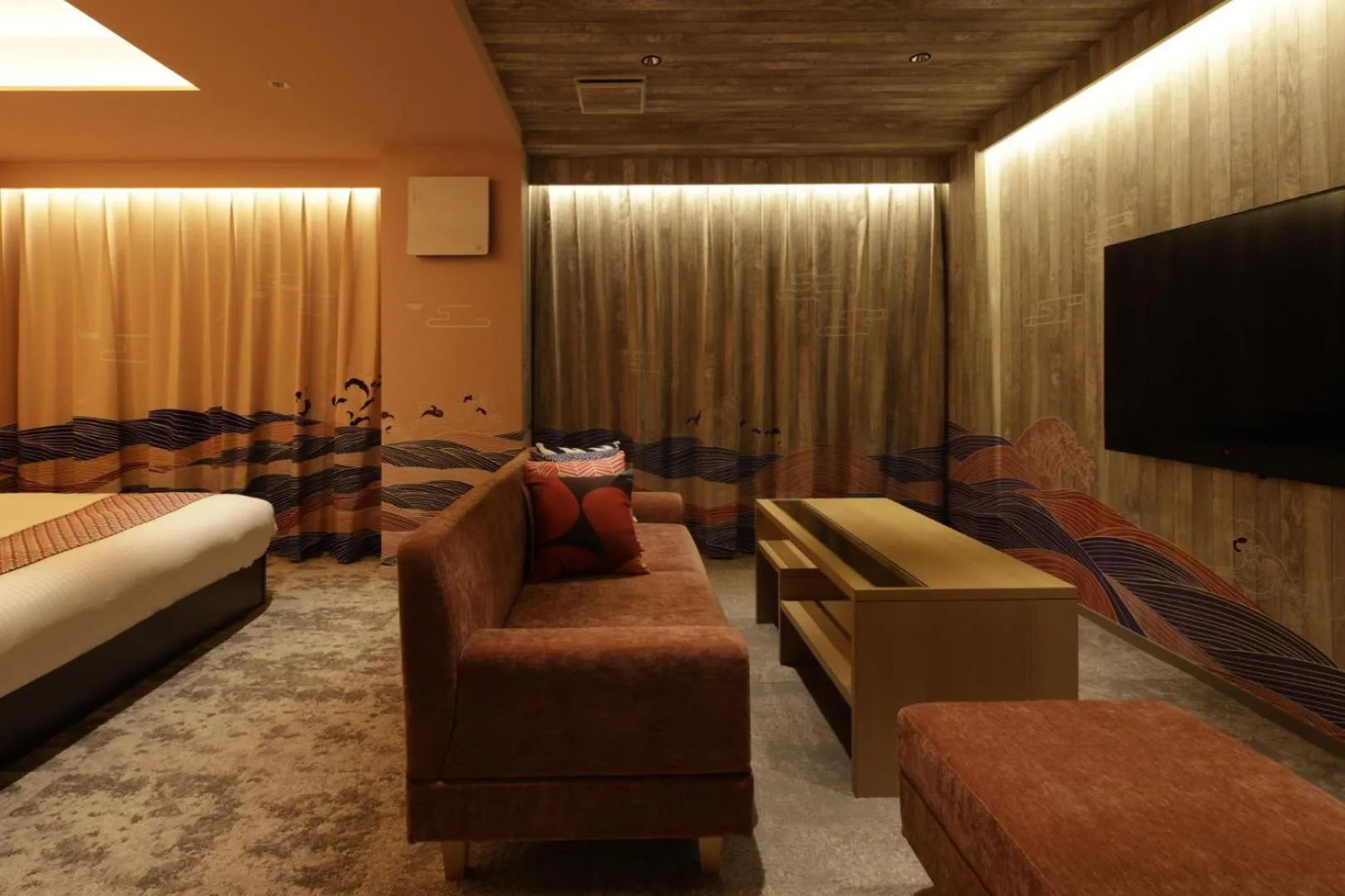 Living room, Bed in Yatomi Hotel Nuqu Natural Hot Spring